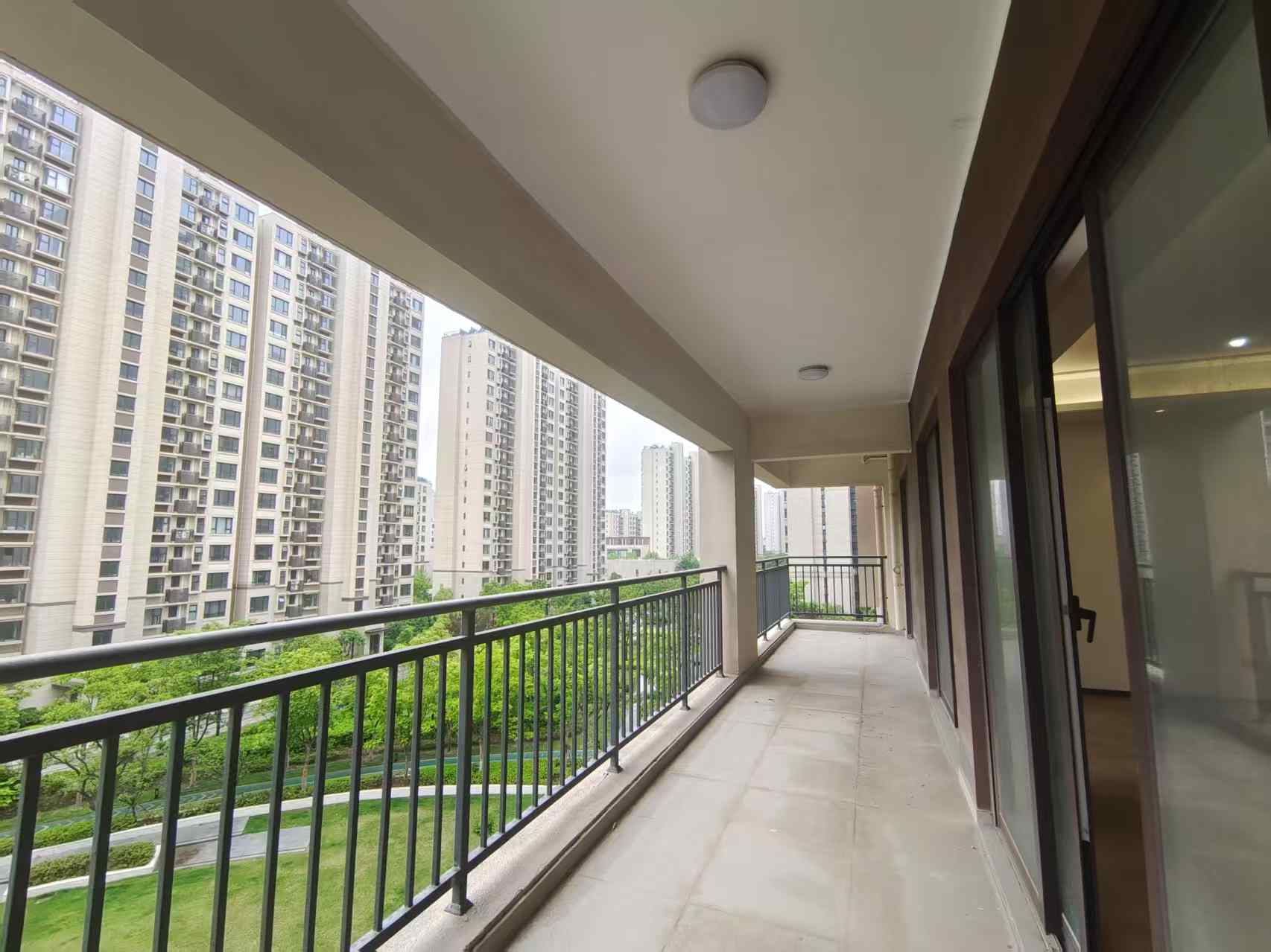 春风南岸东园 4室2厅3卫 215.00m&sup2;