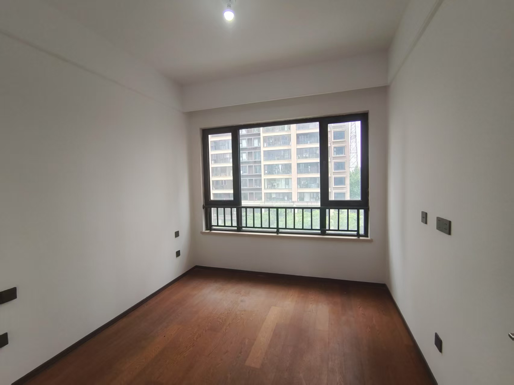 春风南岸东园 4室2厅3卫 215.00m&sup2;