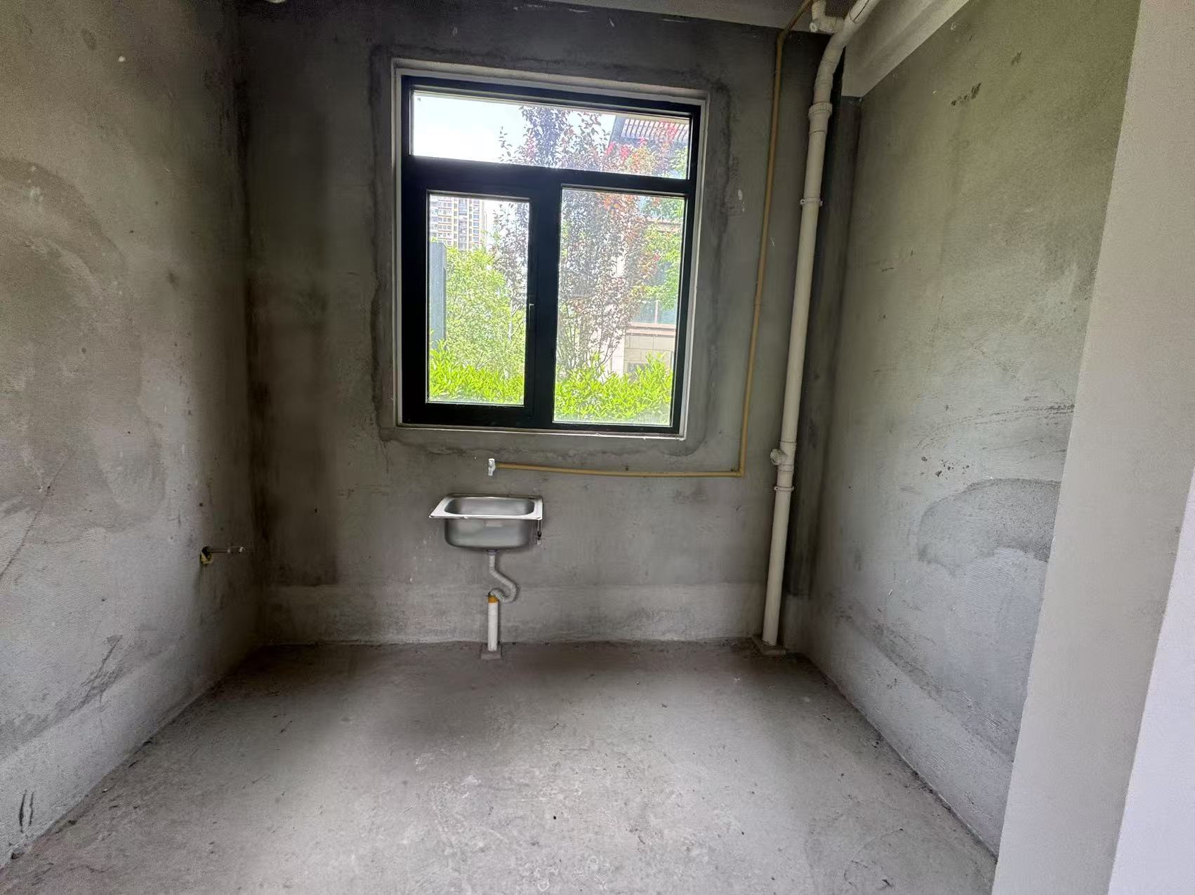 绿地新里城 4室2厅2卫 139m&sup2;
