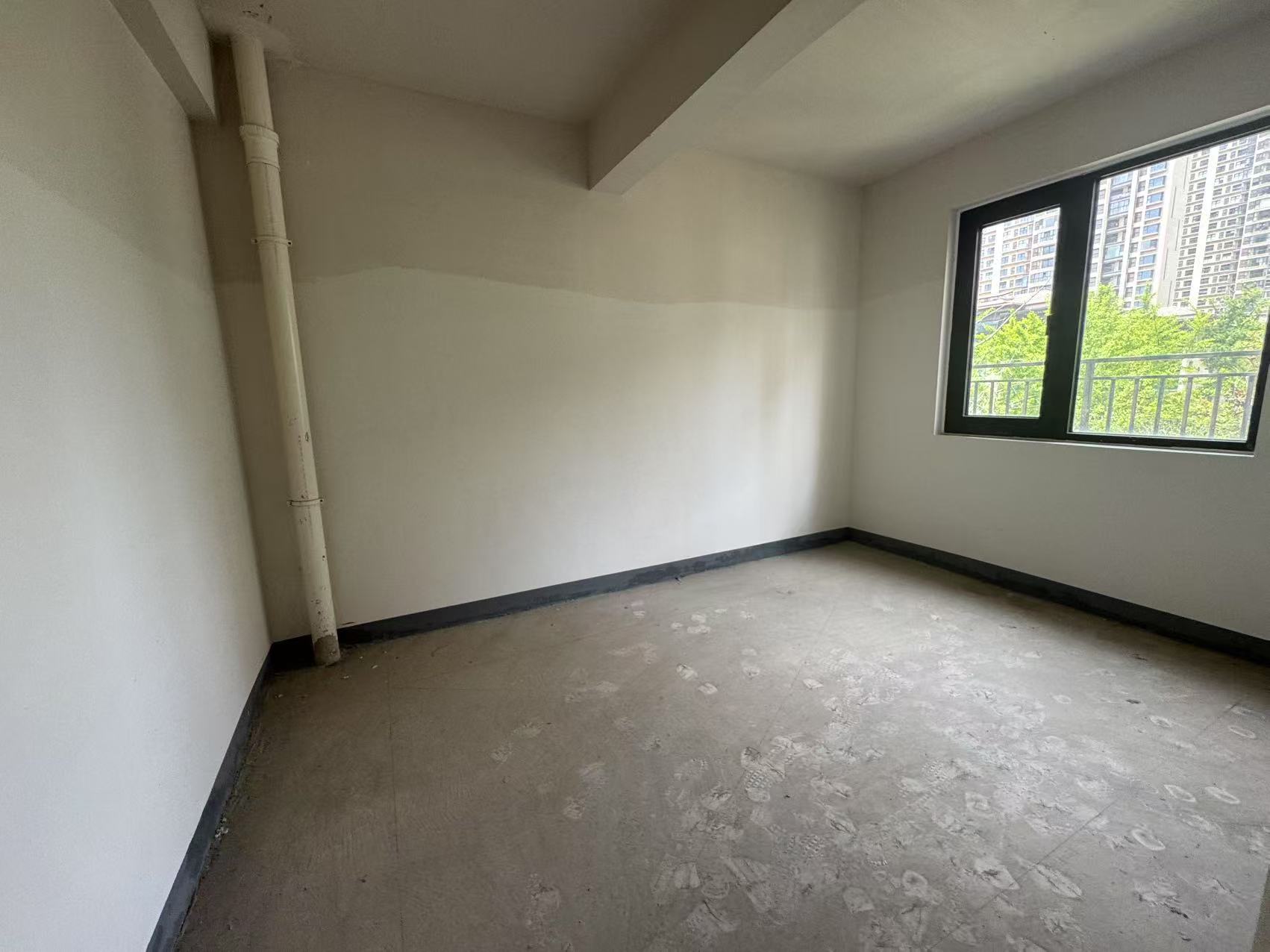 绿地新里城 4室2厅2卫 139m&sup2;
