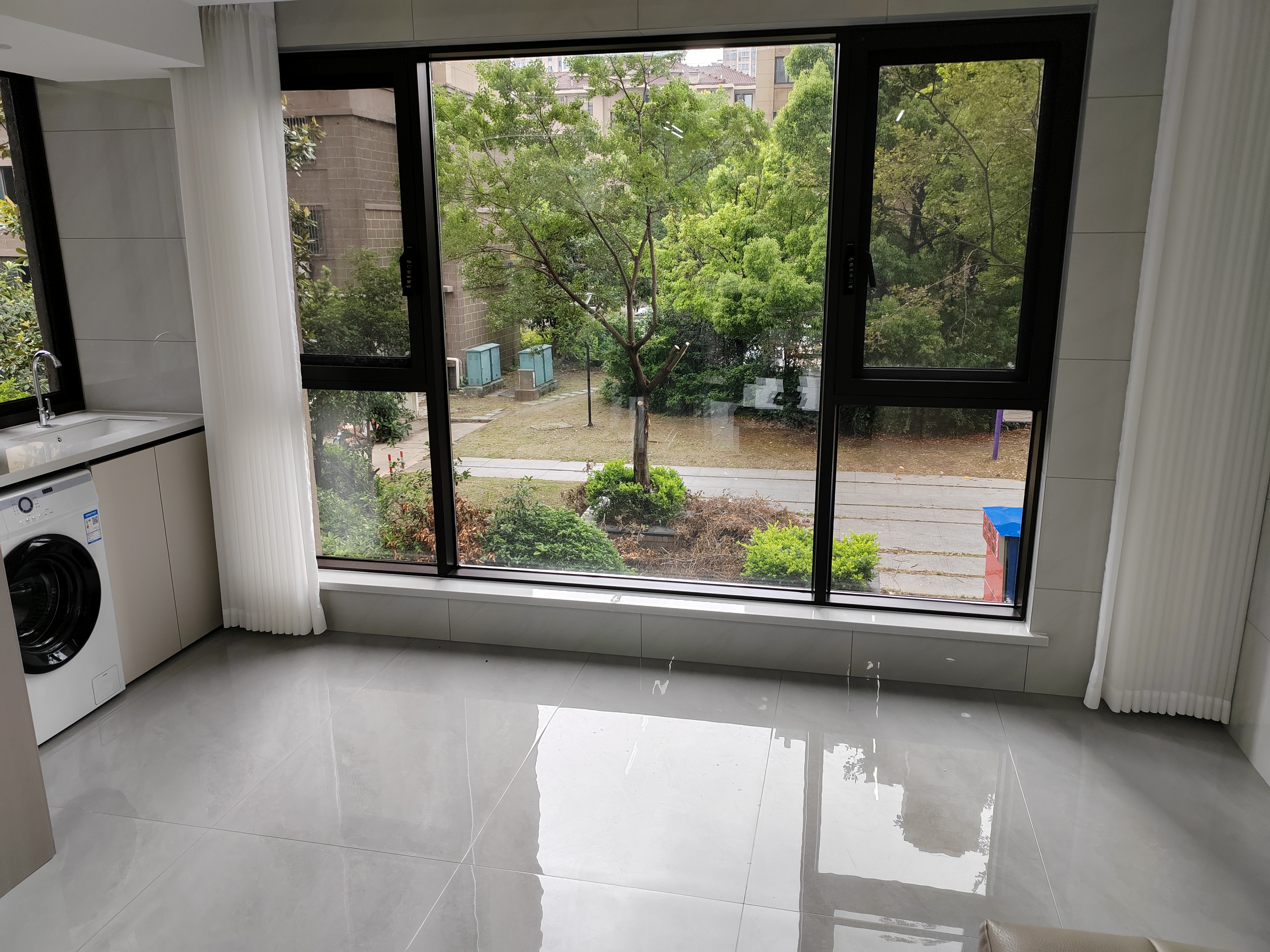世家花园 3室2厅2卫 141m&sup2;
