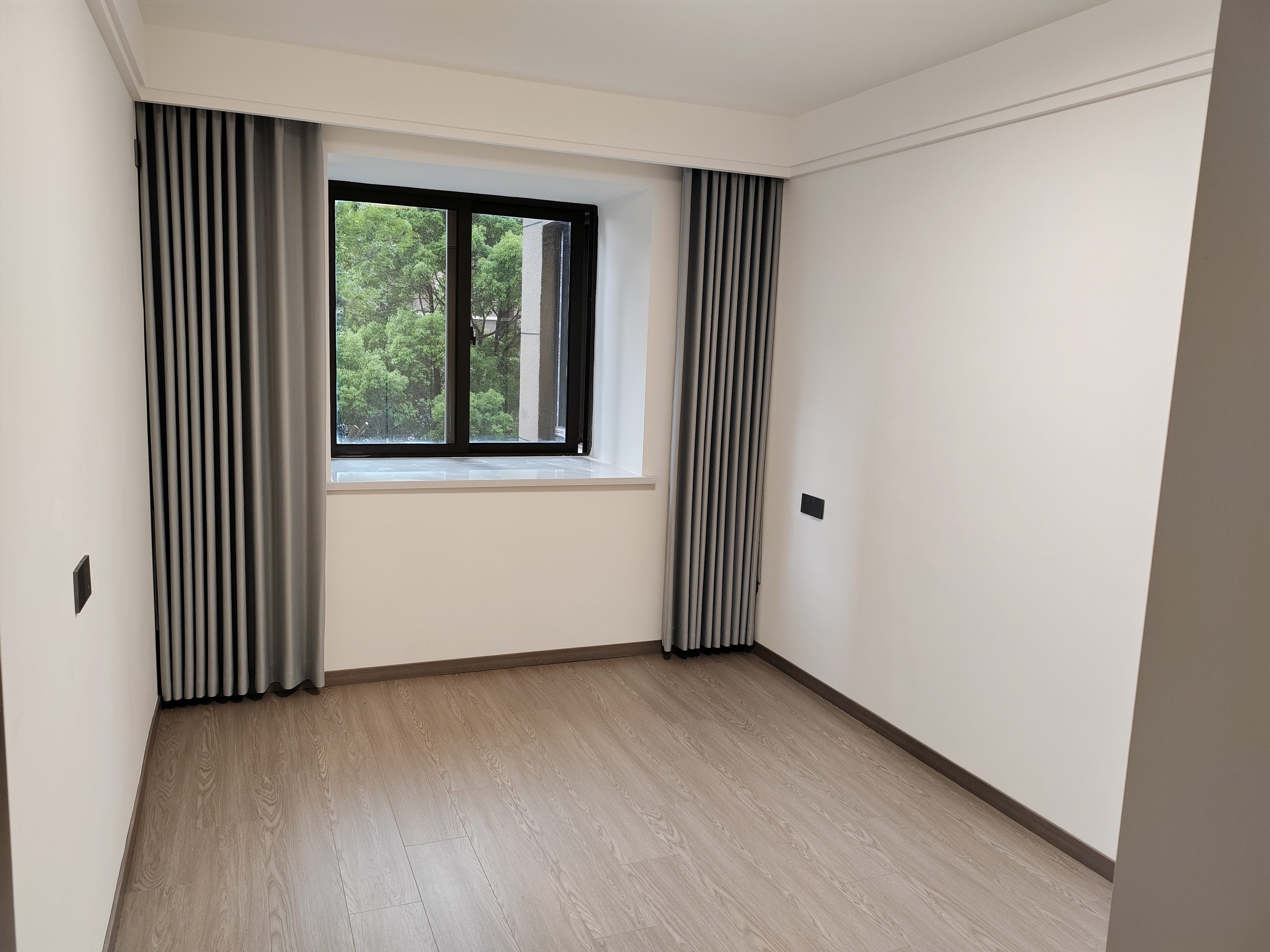世家花园 3室2厅2卫 141m&sup2;