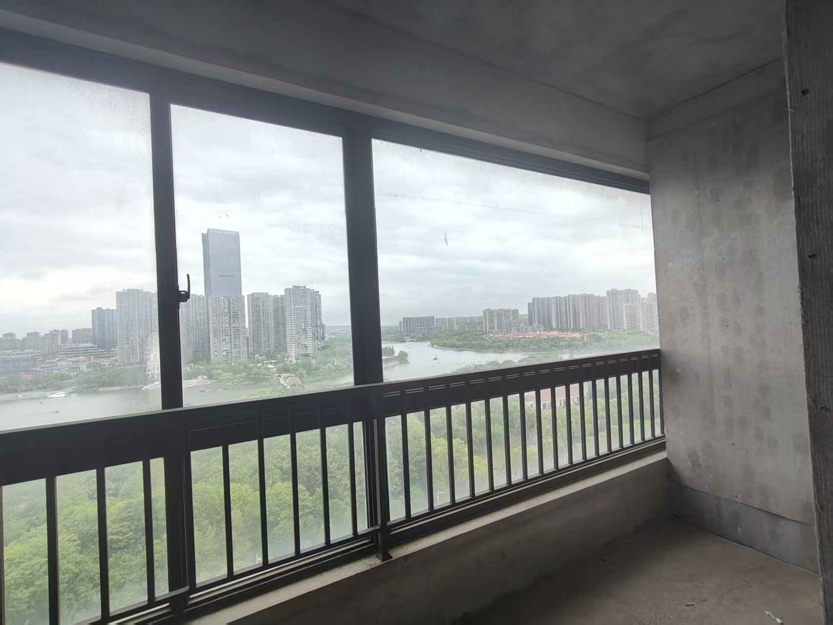 新瑞文化翡翠园 4室2厅2卫 175m&sup2;