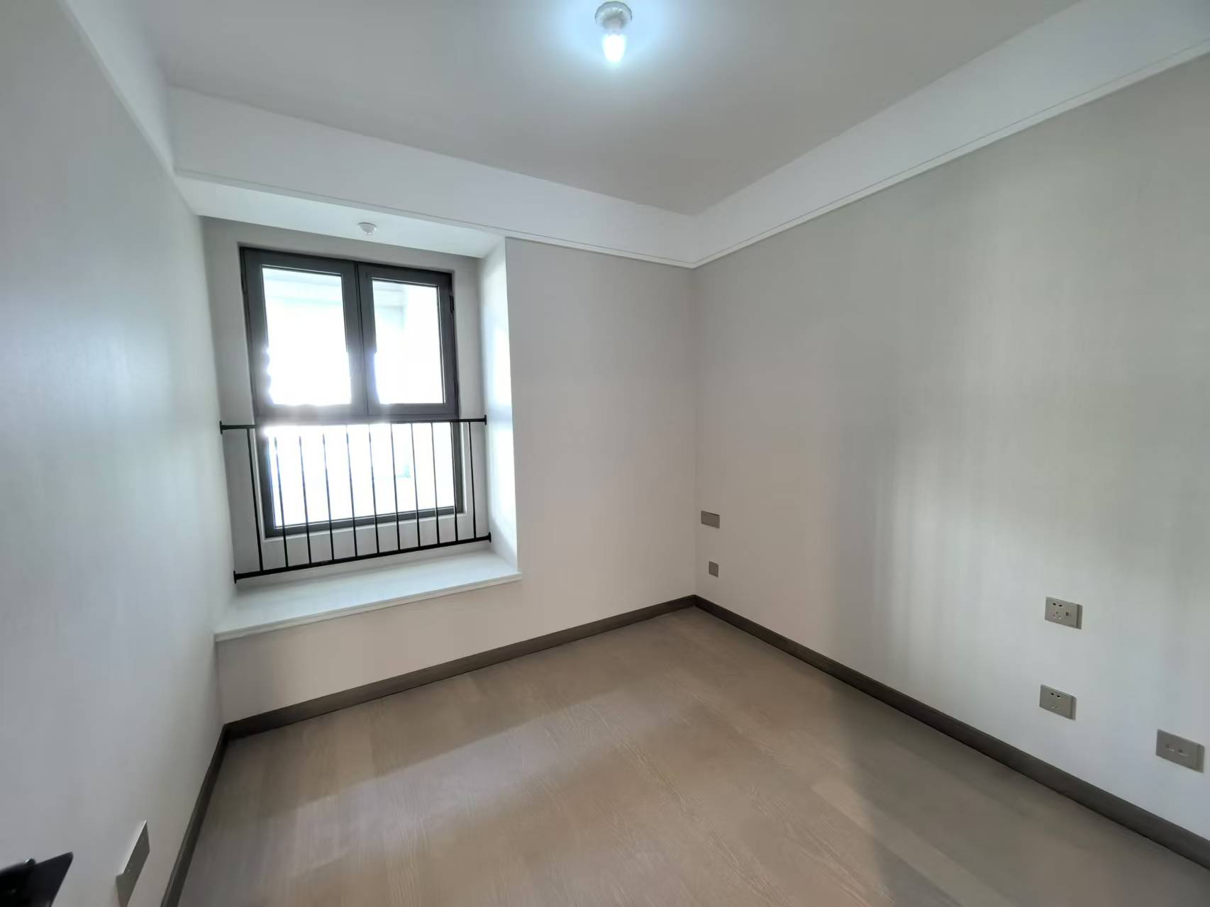 北纬31度 3室2厅1卫 110m&sup2;