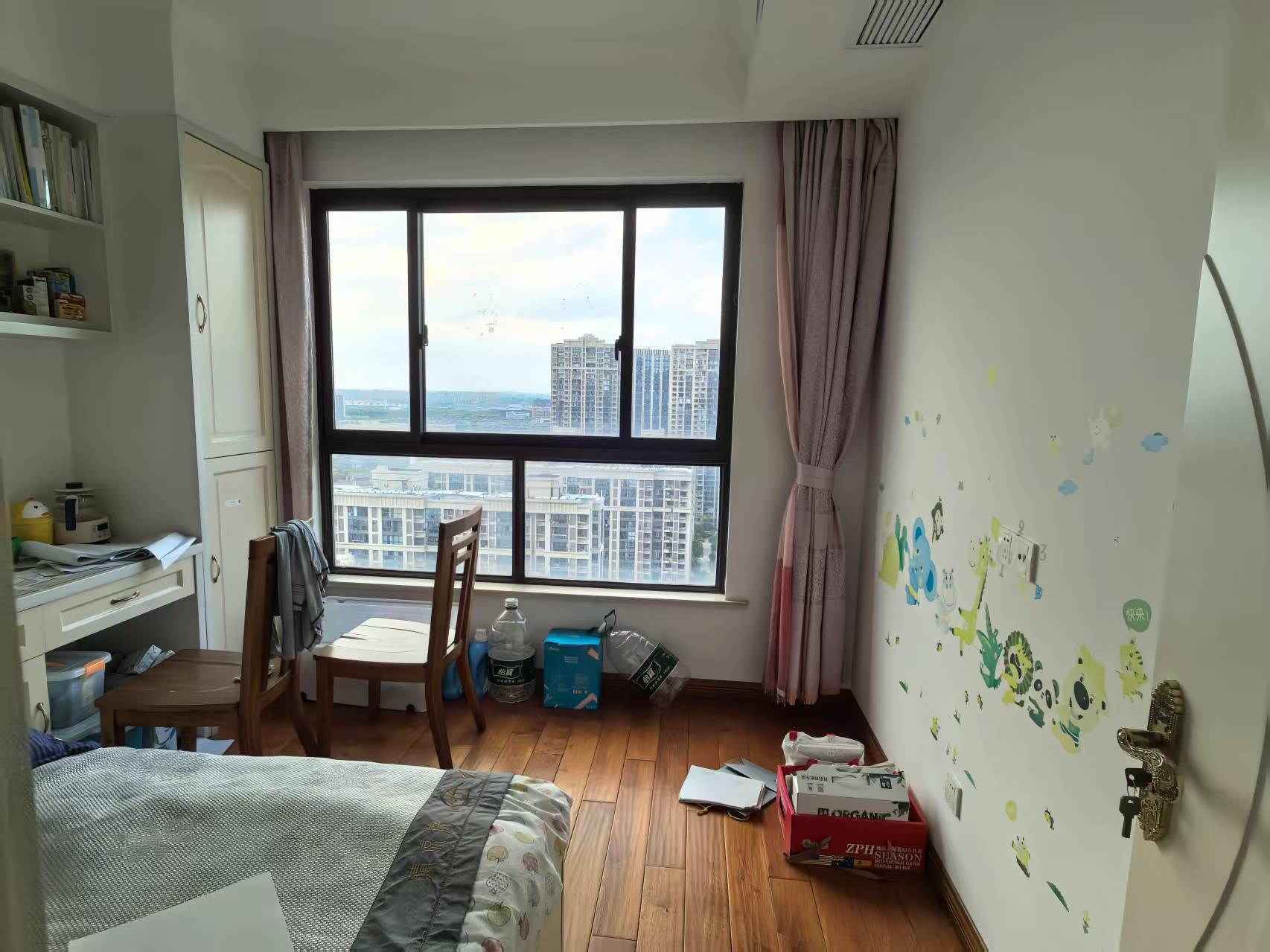 银洲&middot;皇家花园 3室2厅2卫 142m&sup2;