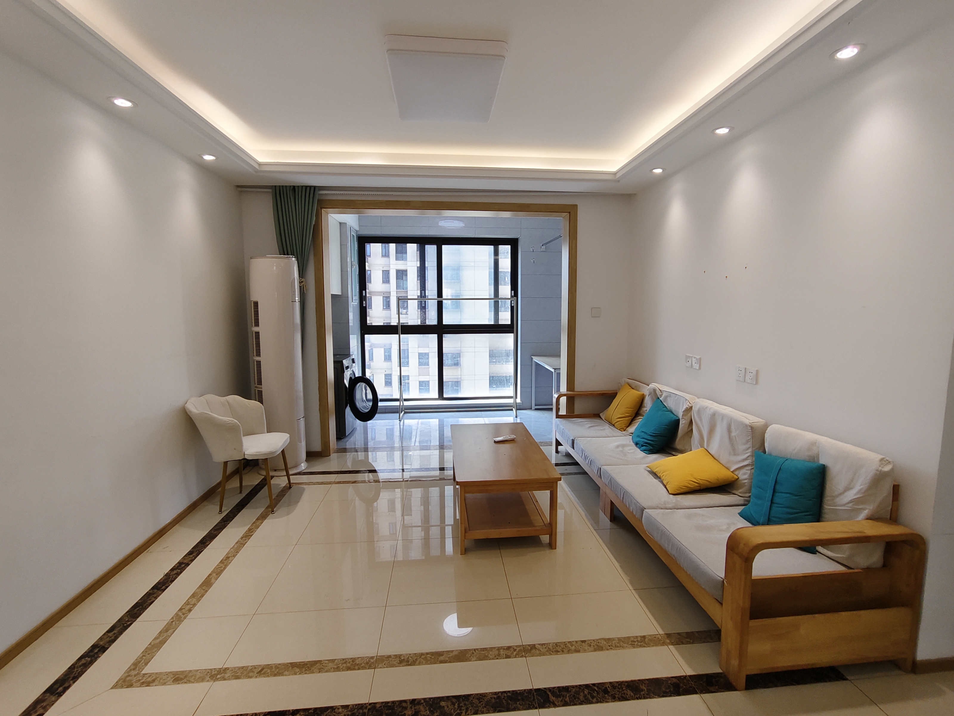 云樾东方 3室2厅1卫 106m&sup2;