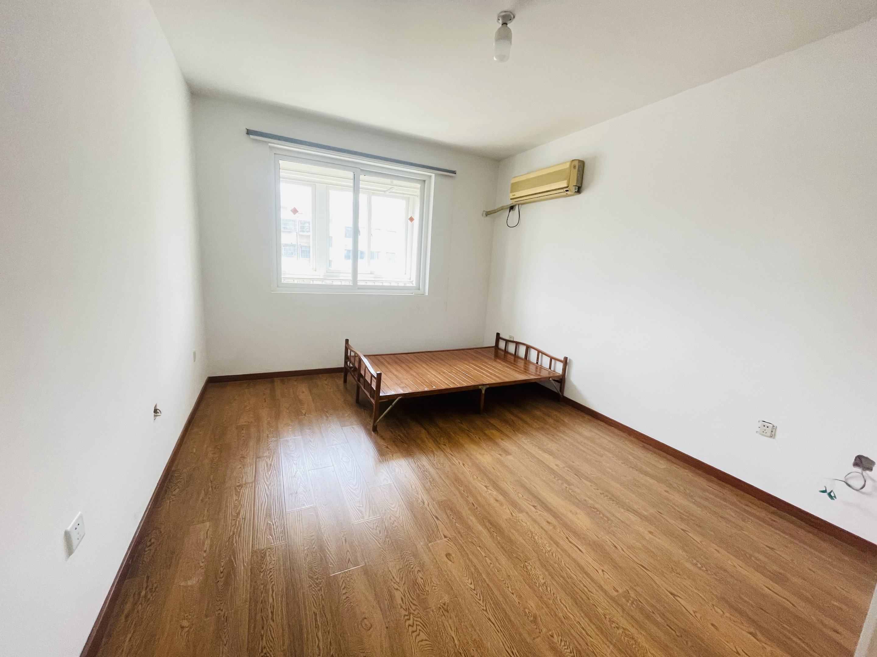 东晖花园 2室2厅1卫 89m&sup2;