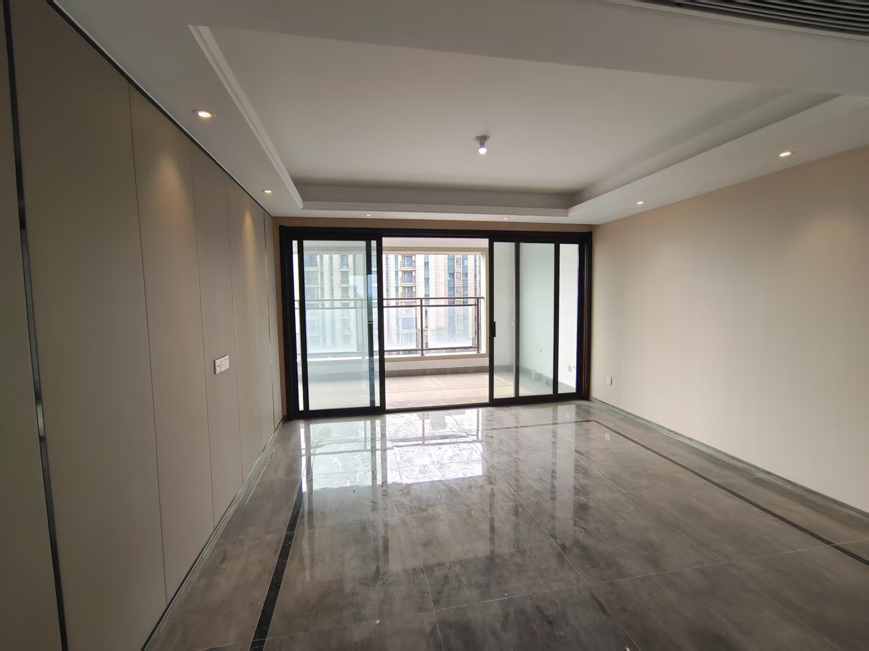 远创樾府 3室2厅2卫 121.58m&sup2;