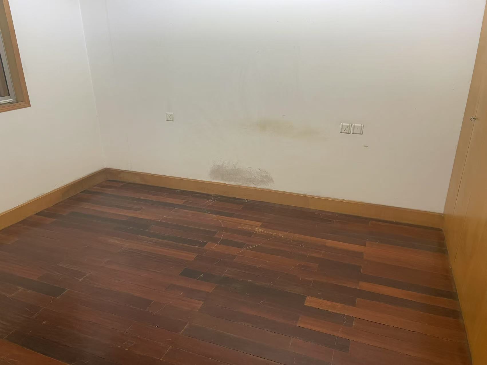银花苑 6室2厅2卫 220m&sup2;