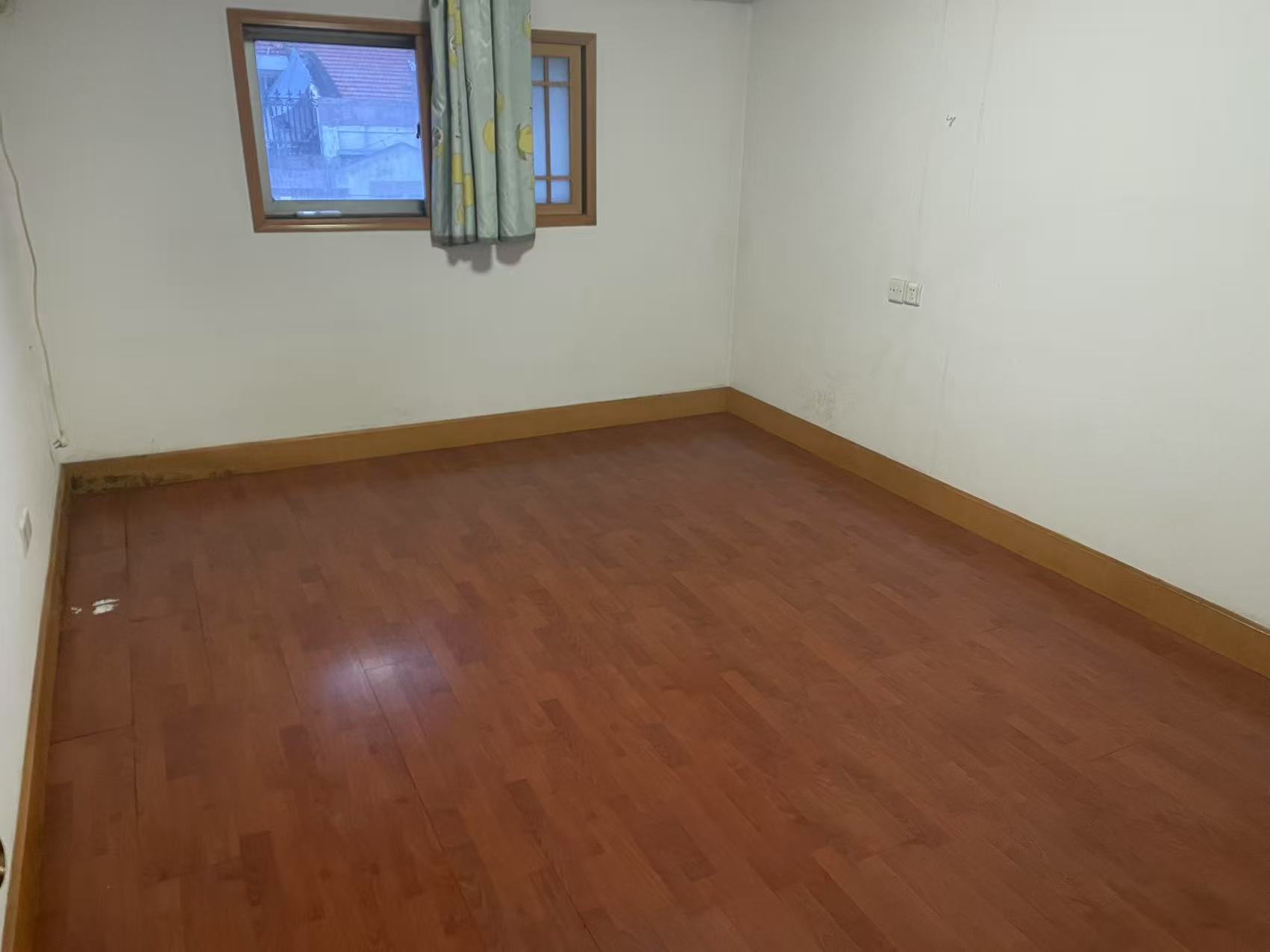 银花苑 6室2厅2卫 220m&sup2;