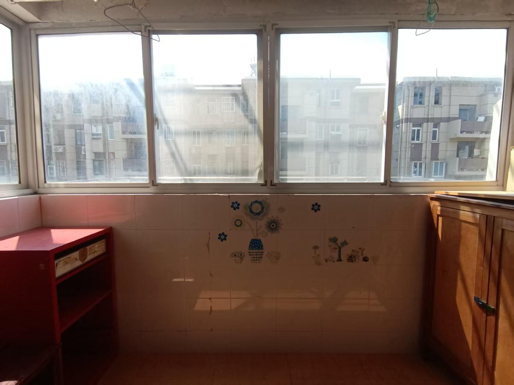 城港新村 3室1厅1卫 73m&sup2;