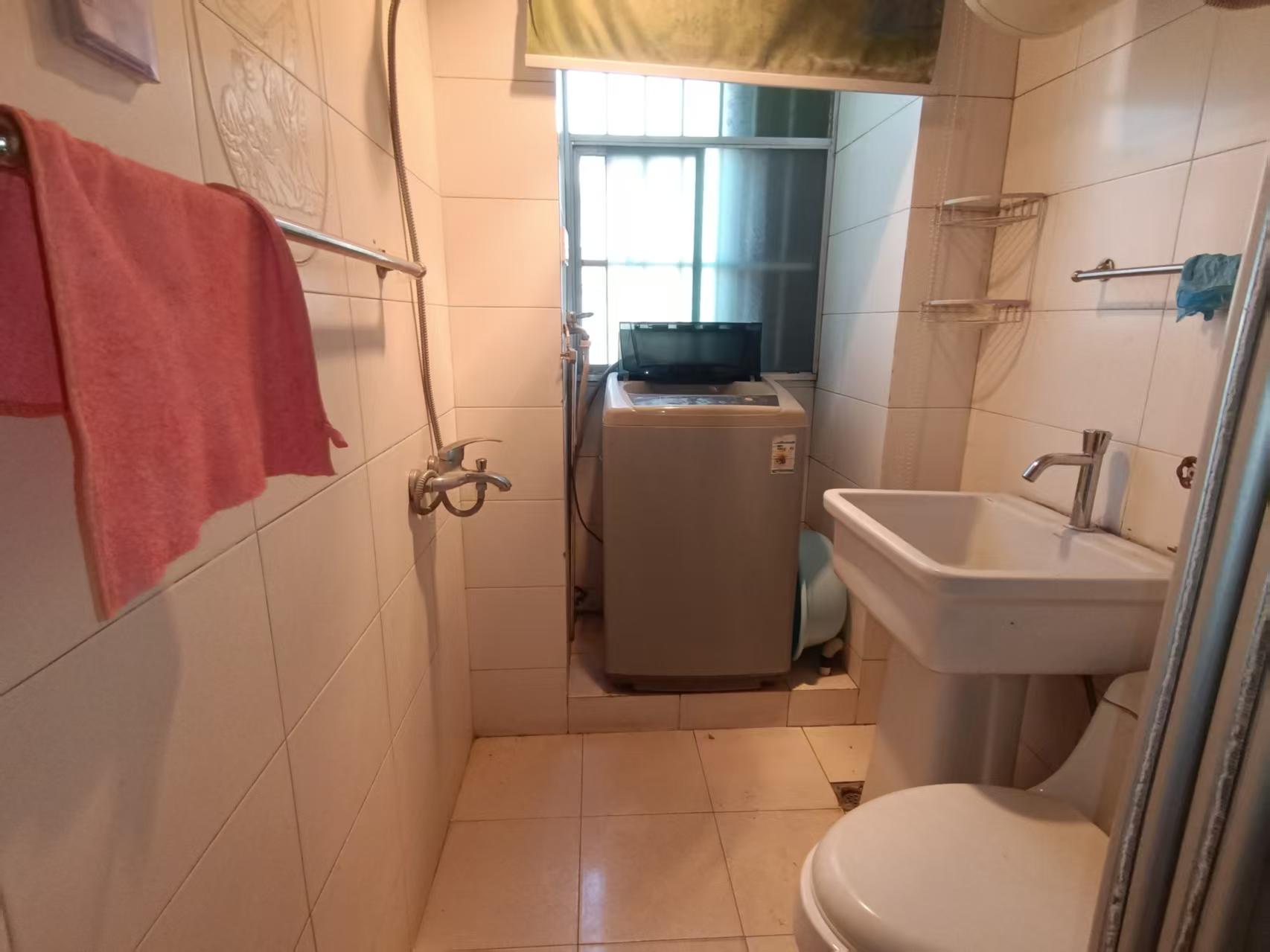 城港新村 3室1厅1卫 73m&sup2;