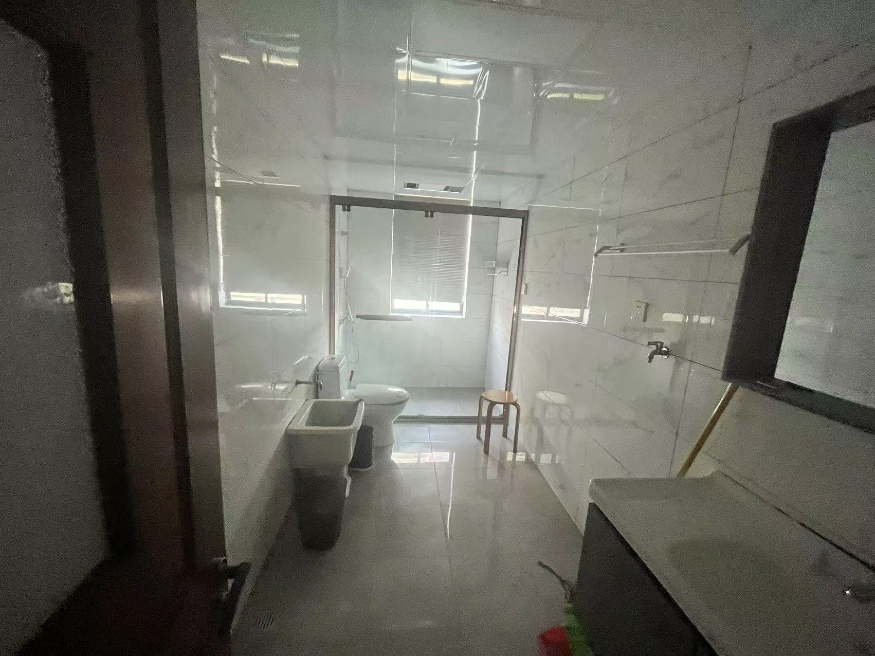 佳成花苑 3室2厅2卫 147m&sup2;