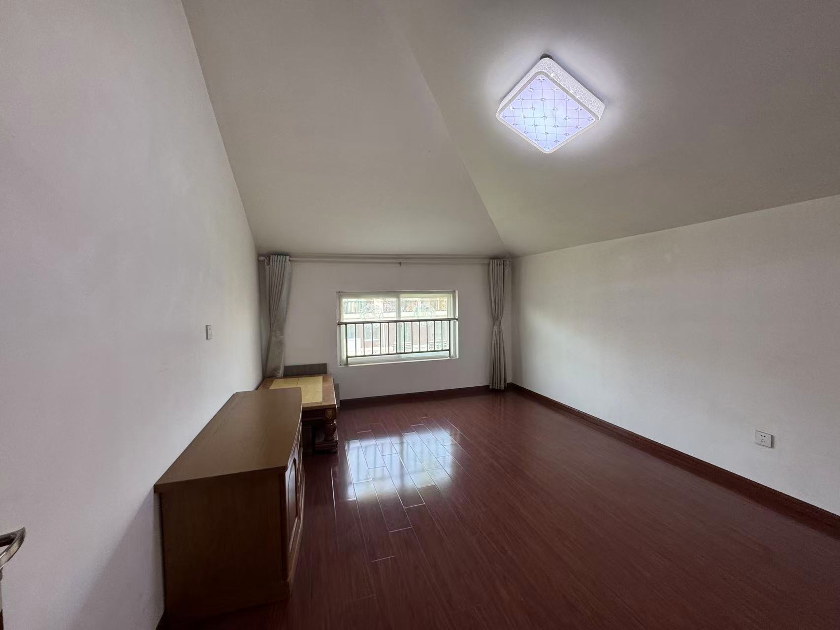长航地中海花园 5室2厅2卫 165.99m&sup2;