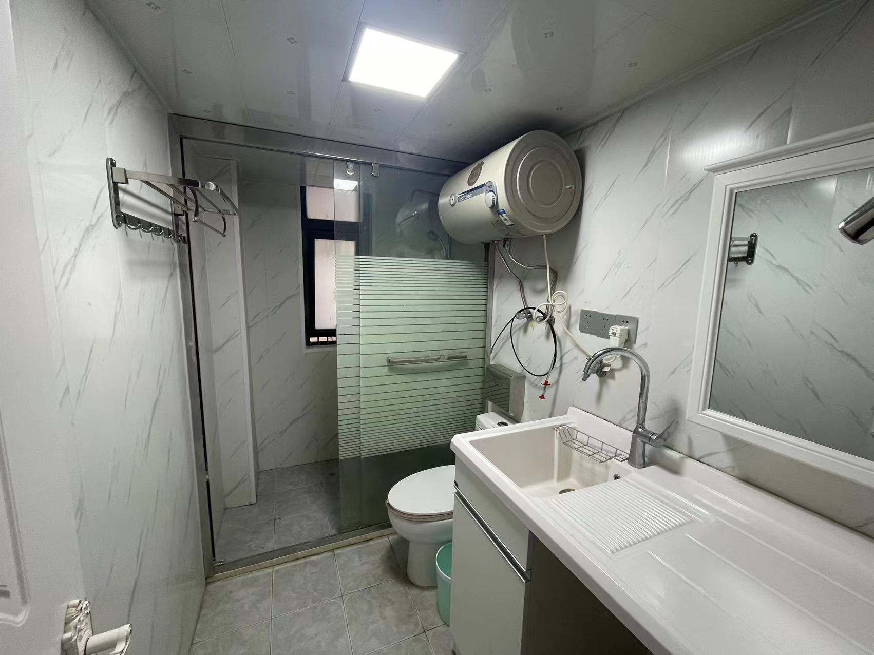 华强城四期 3室2厅1卫 105m&sup2;