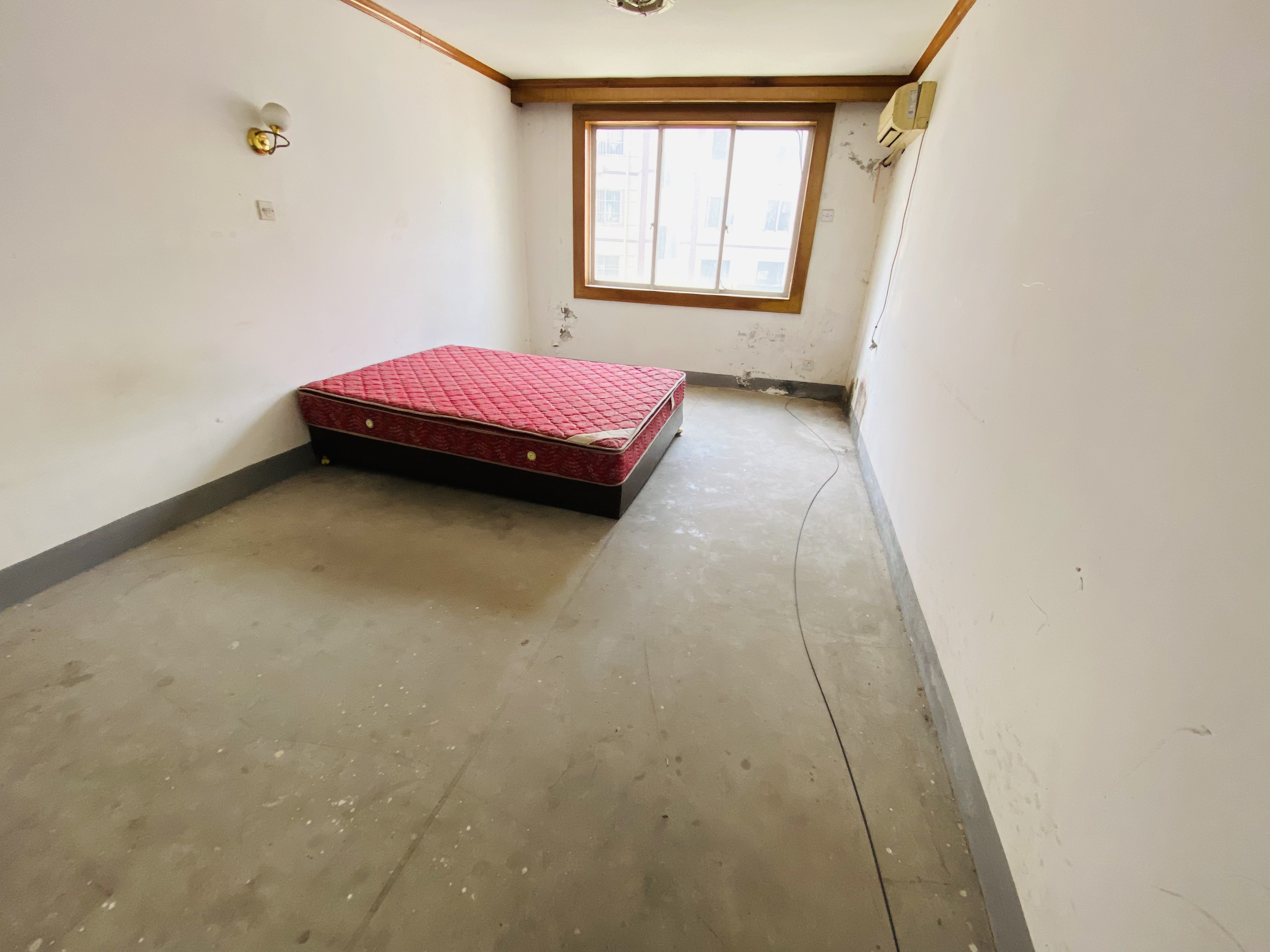 鸿运城市花苑 4室2厅2卫 166m&sup2;