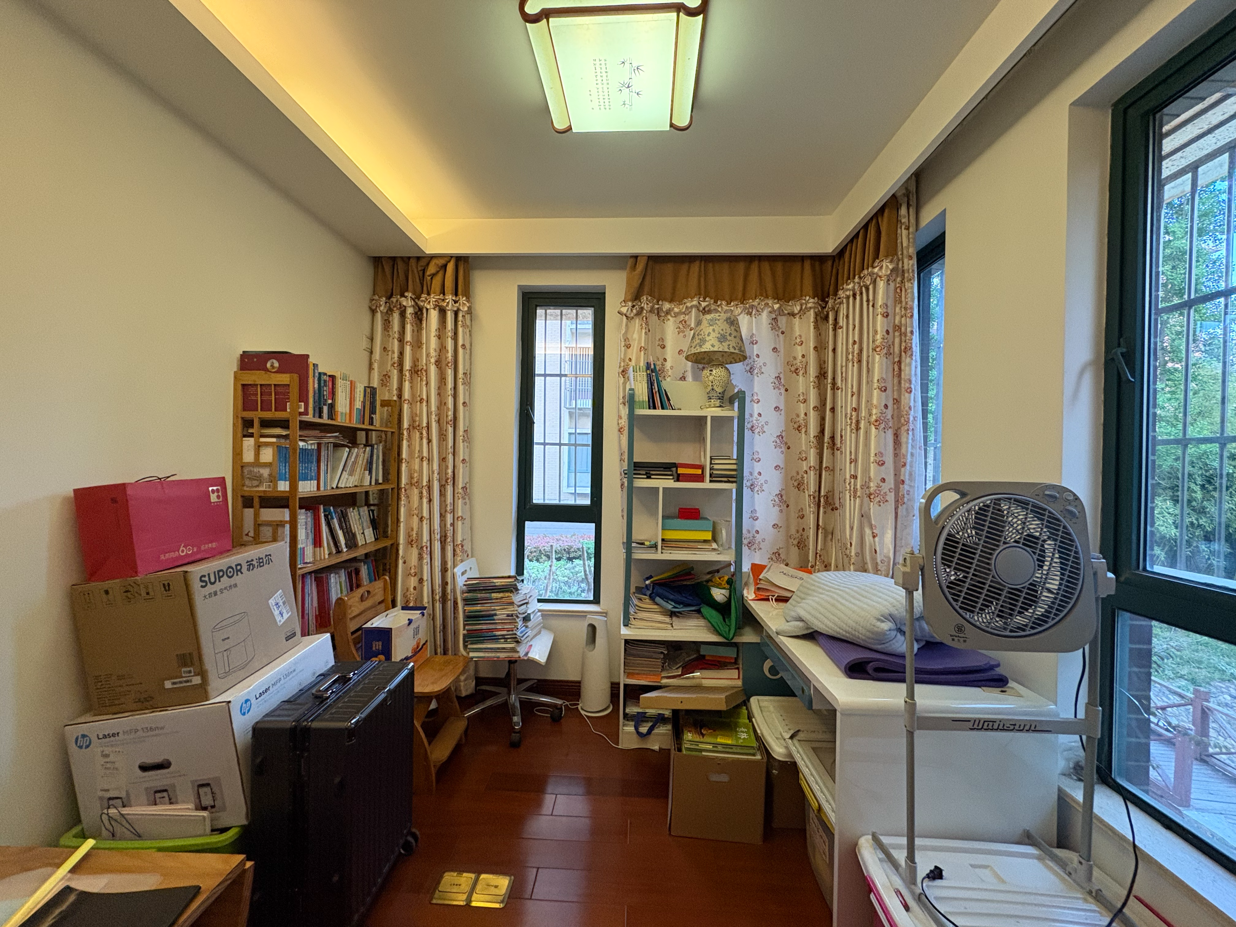 名人世家 4室2厅1卫 145m&sup2;