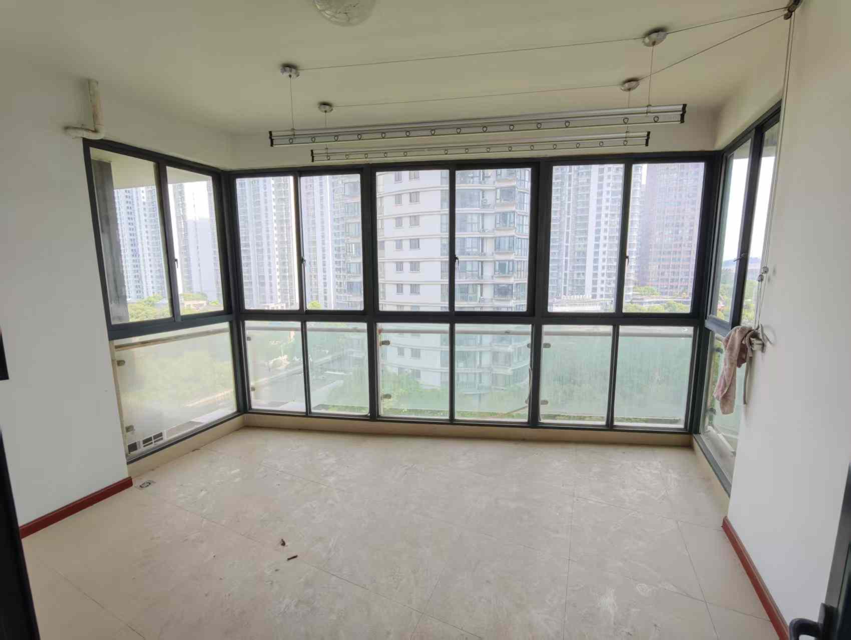 中南世纪城北区 3室2厅2卫 157m&sup2;