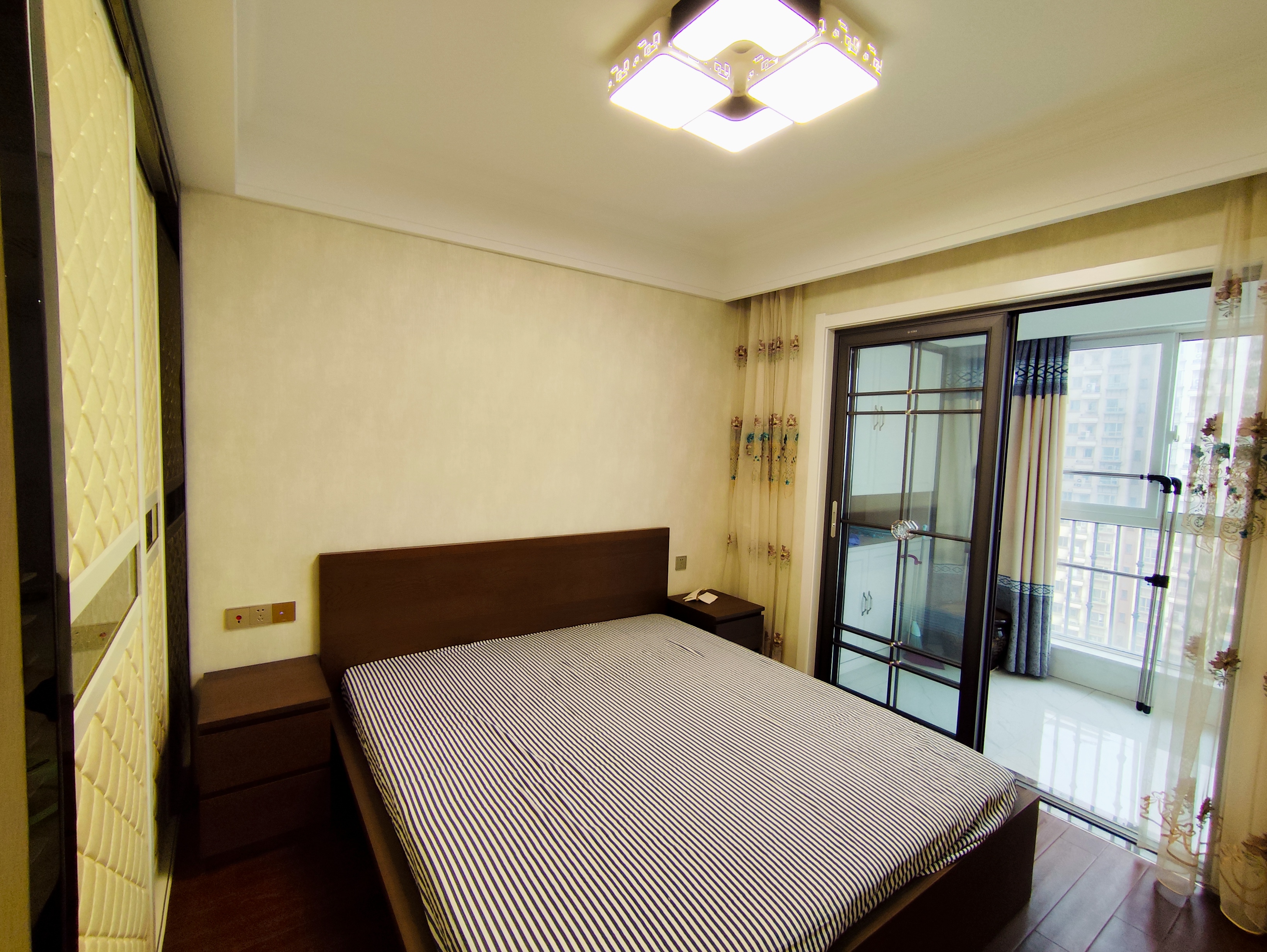 中南世纪花城三期 3室2厅2卫 135.04m&sup2;