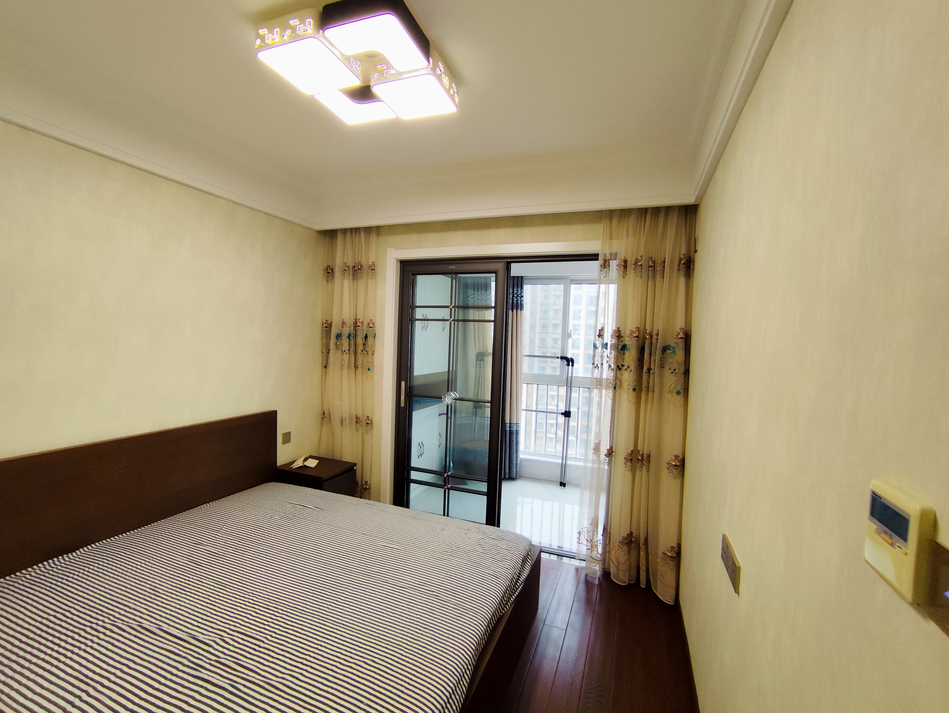中南世纪花城三期 3室2厅2卫 135.04m&sup2;