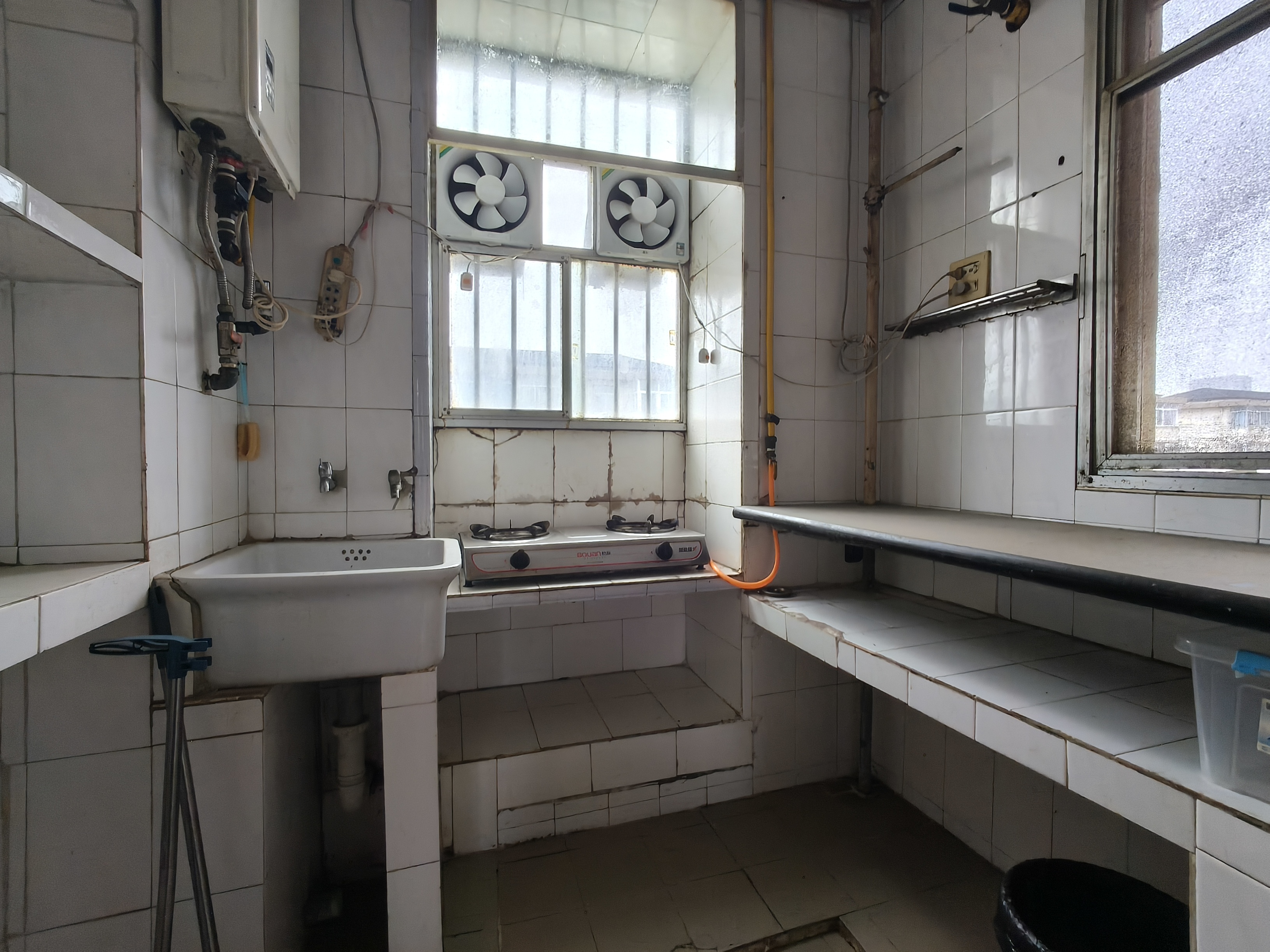 虹桥新村(朝霞路) 2室1厅1卫 68m&sup2;
