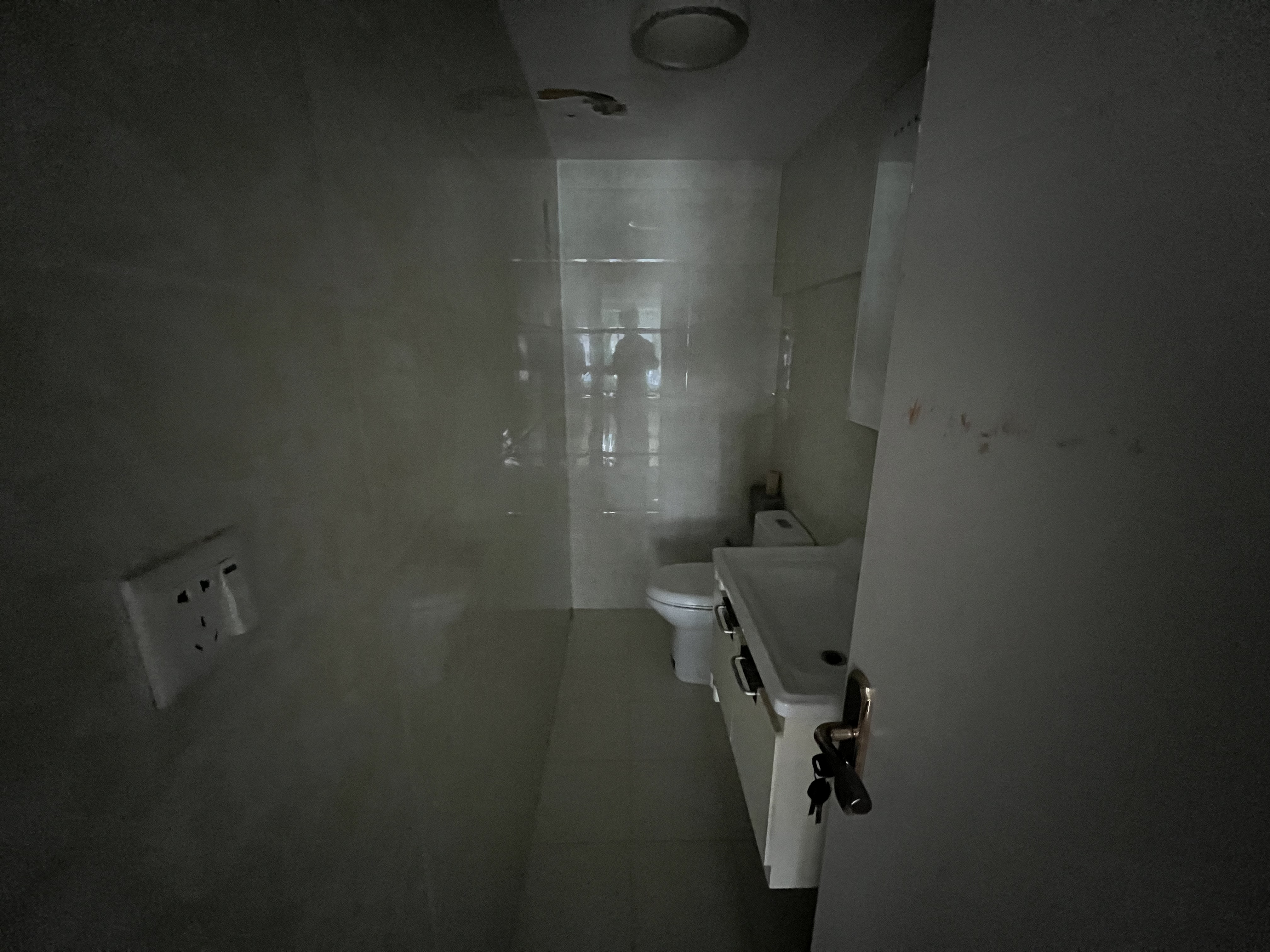 鸿运大厦 2室1厅2卫 64m&sup2;
