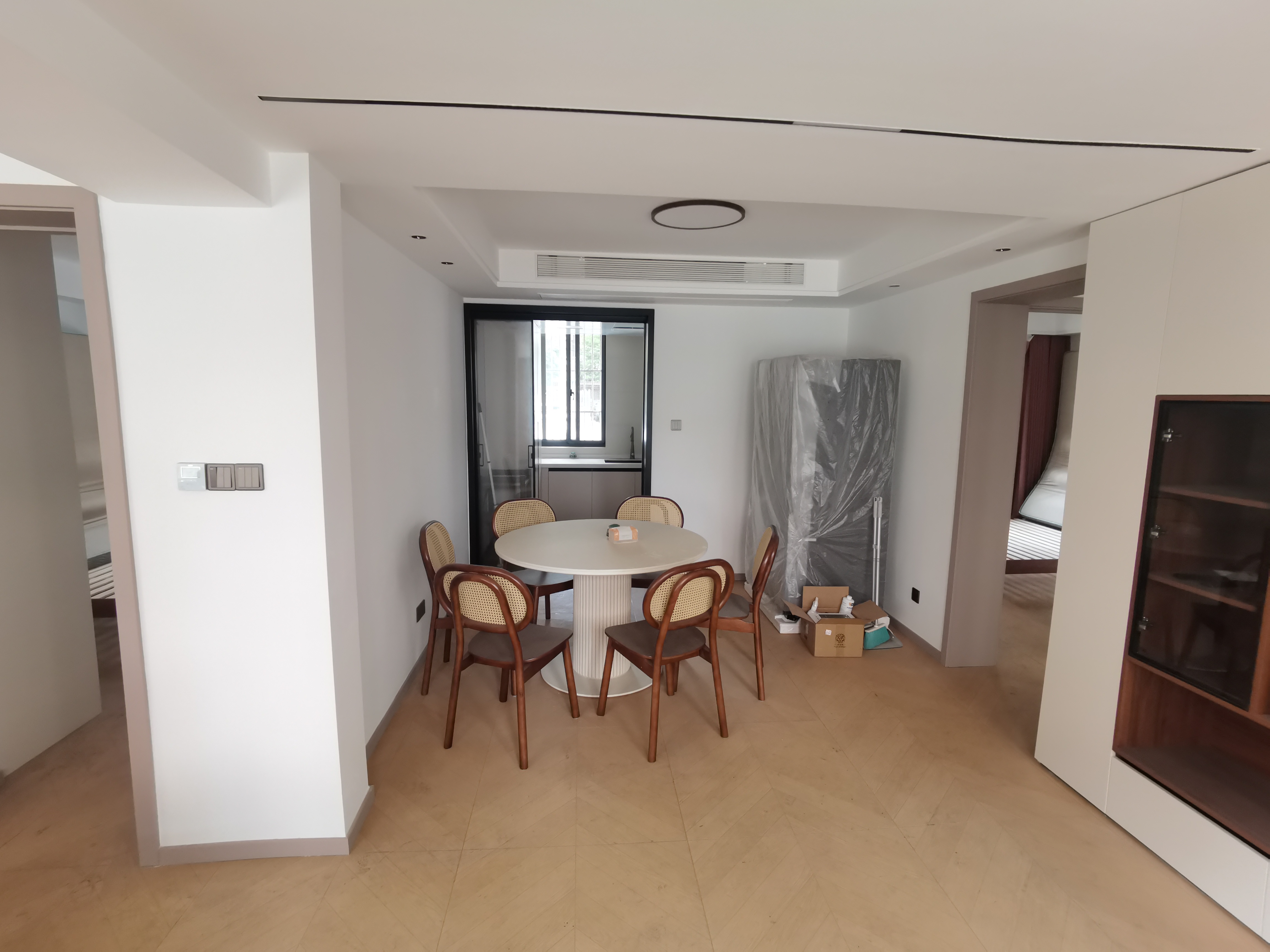 跃龙路76号 3室2厅1卫 65m²