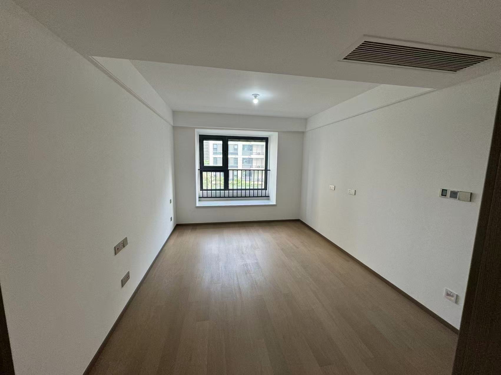 卓越府 4室2厅2卫 125m&sup2;