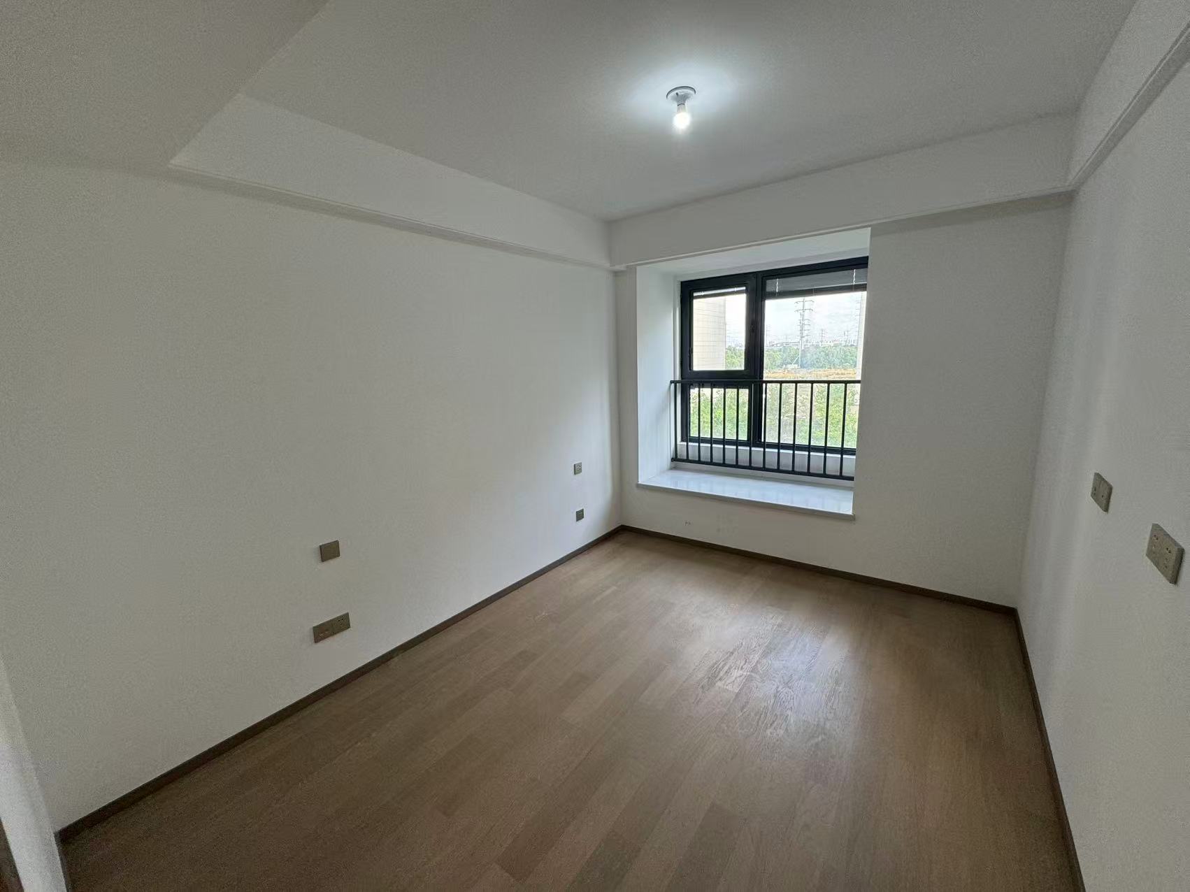 卓越府 4室2厅2卫 125m&sup2;