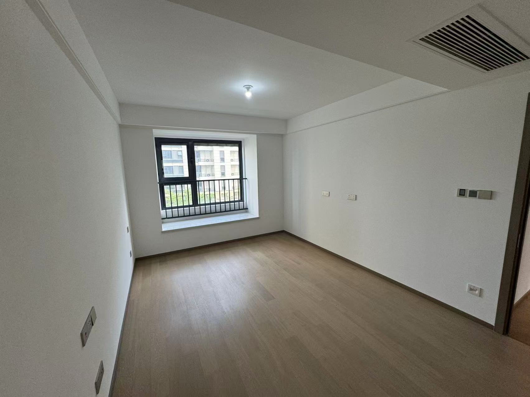 卓越府 4室2厅2卫 125m&sup2;