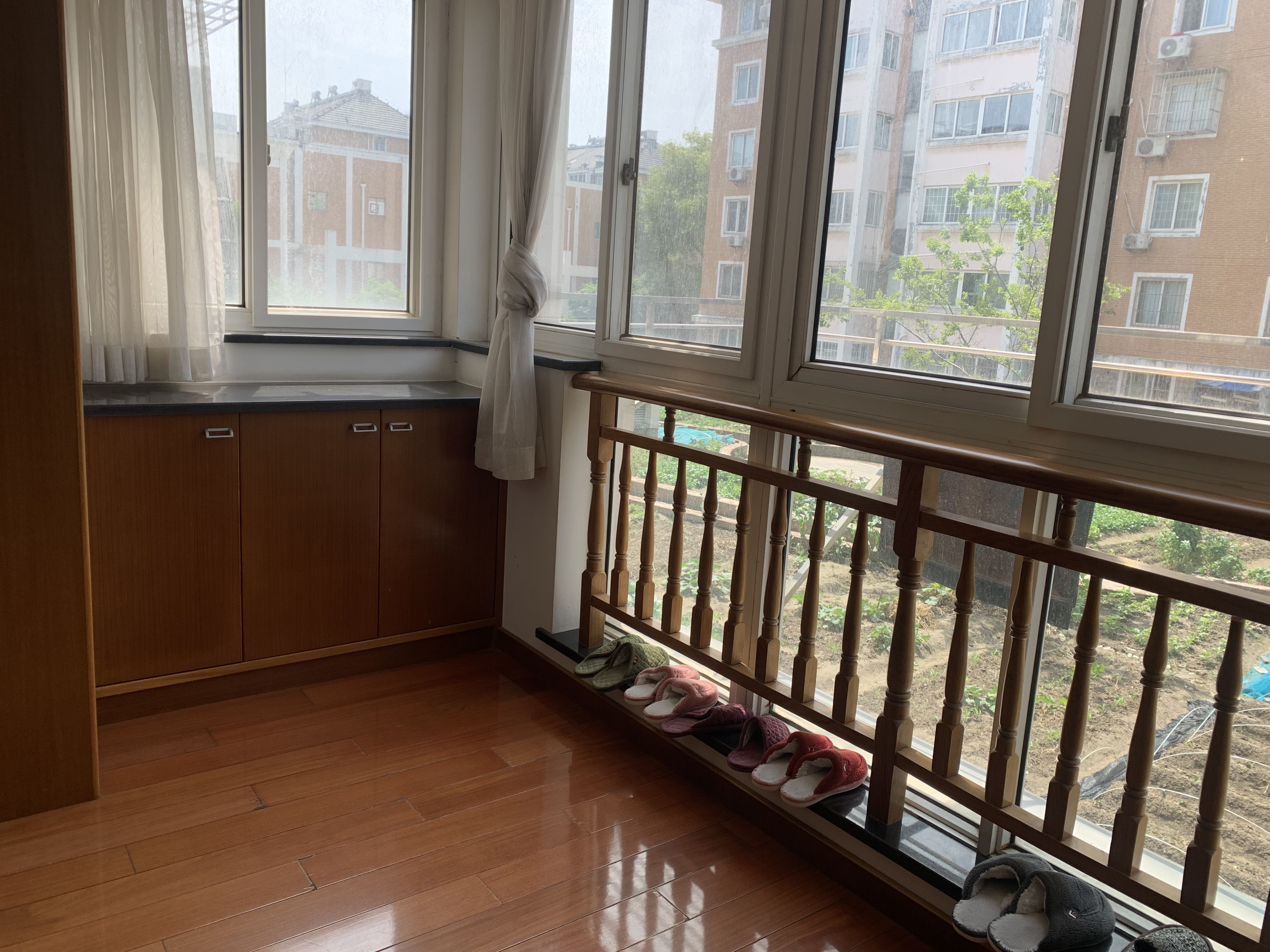 东昇花园 3室2厅2卫 148m&sup2;