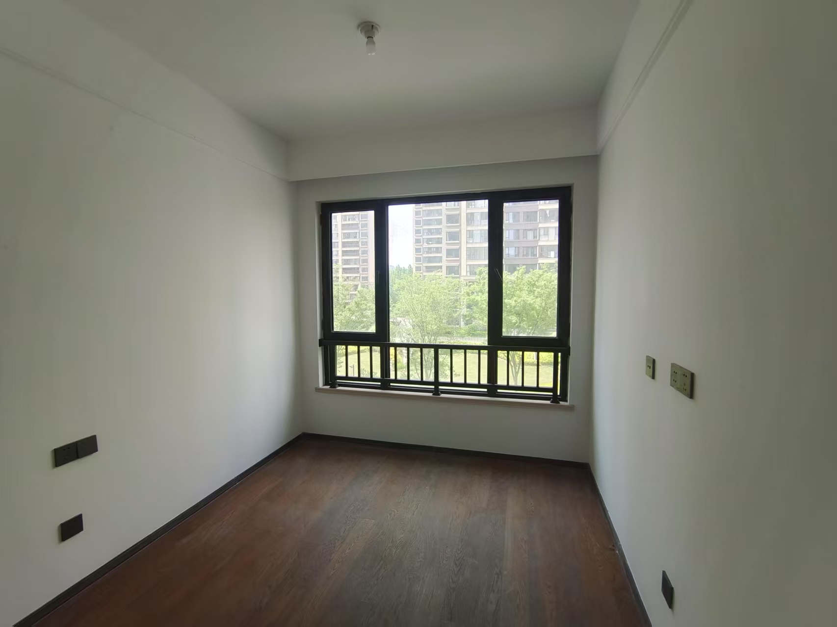 春风南岸东园 4室2厅2卫 136m&sup2;