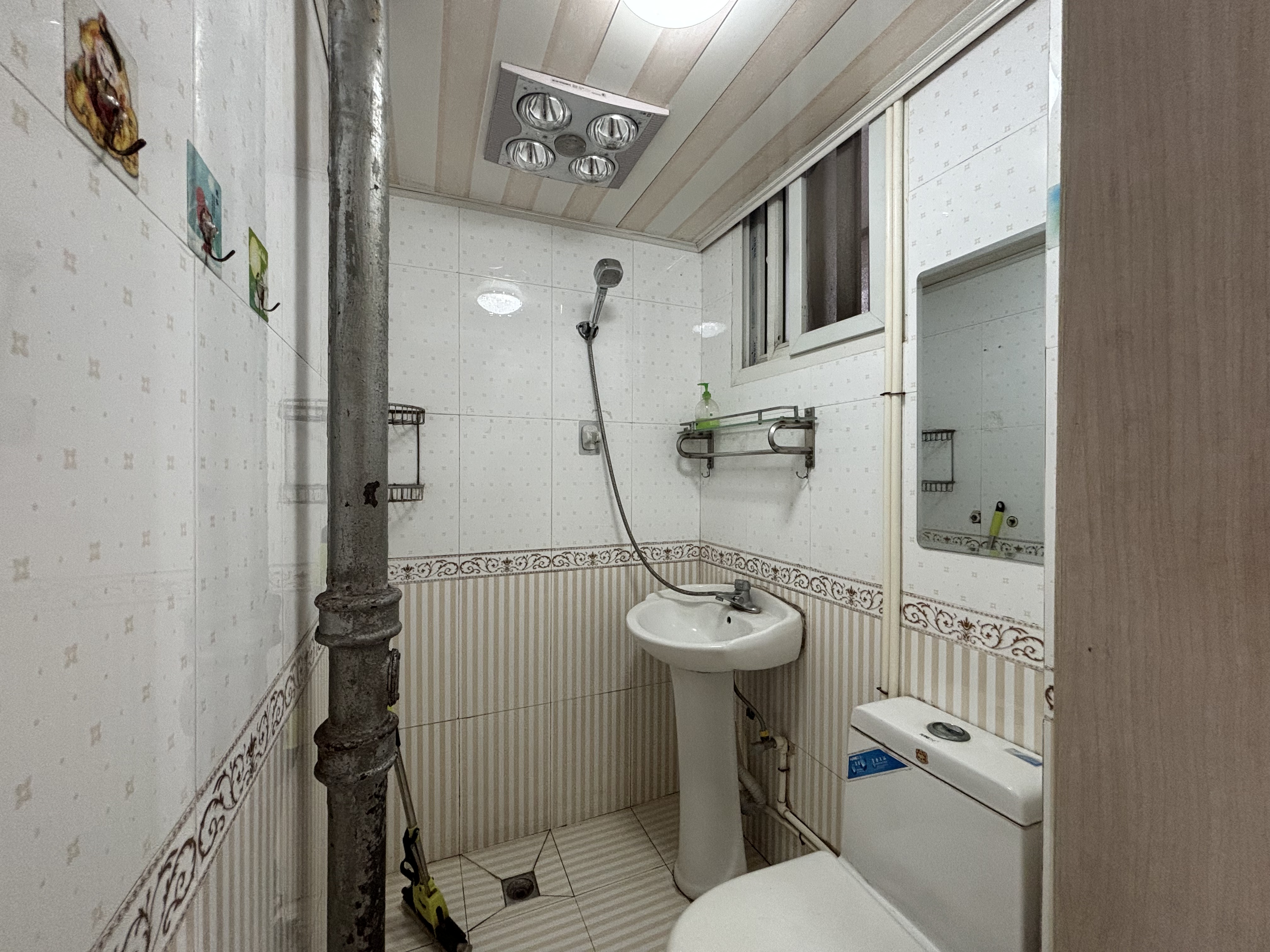 虹桥新村(朝霞路) 2室1厅1卫 61.9m&sup2;