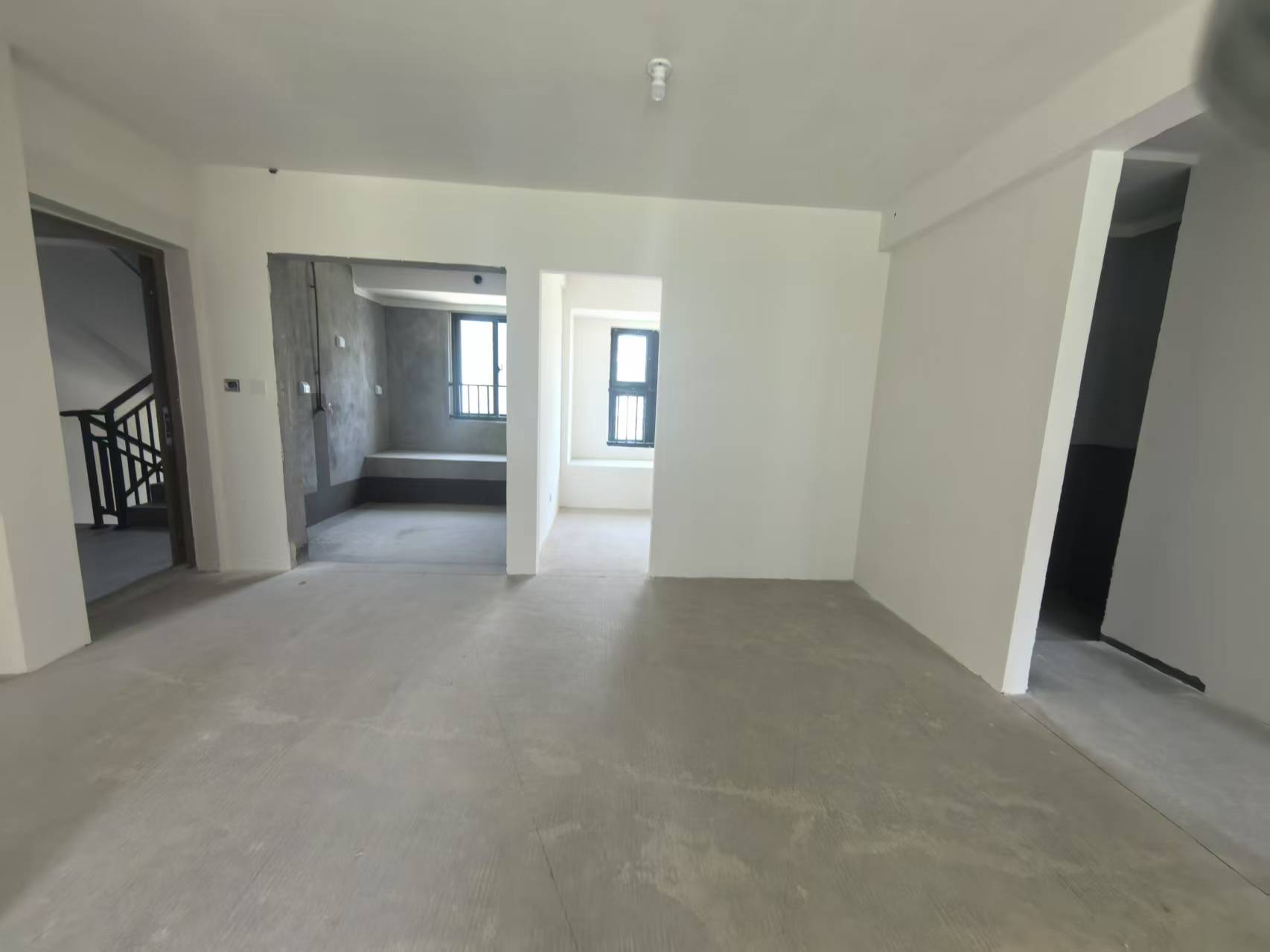 东时区 3室2厅2卫 96m²