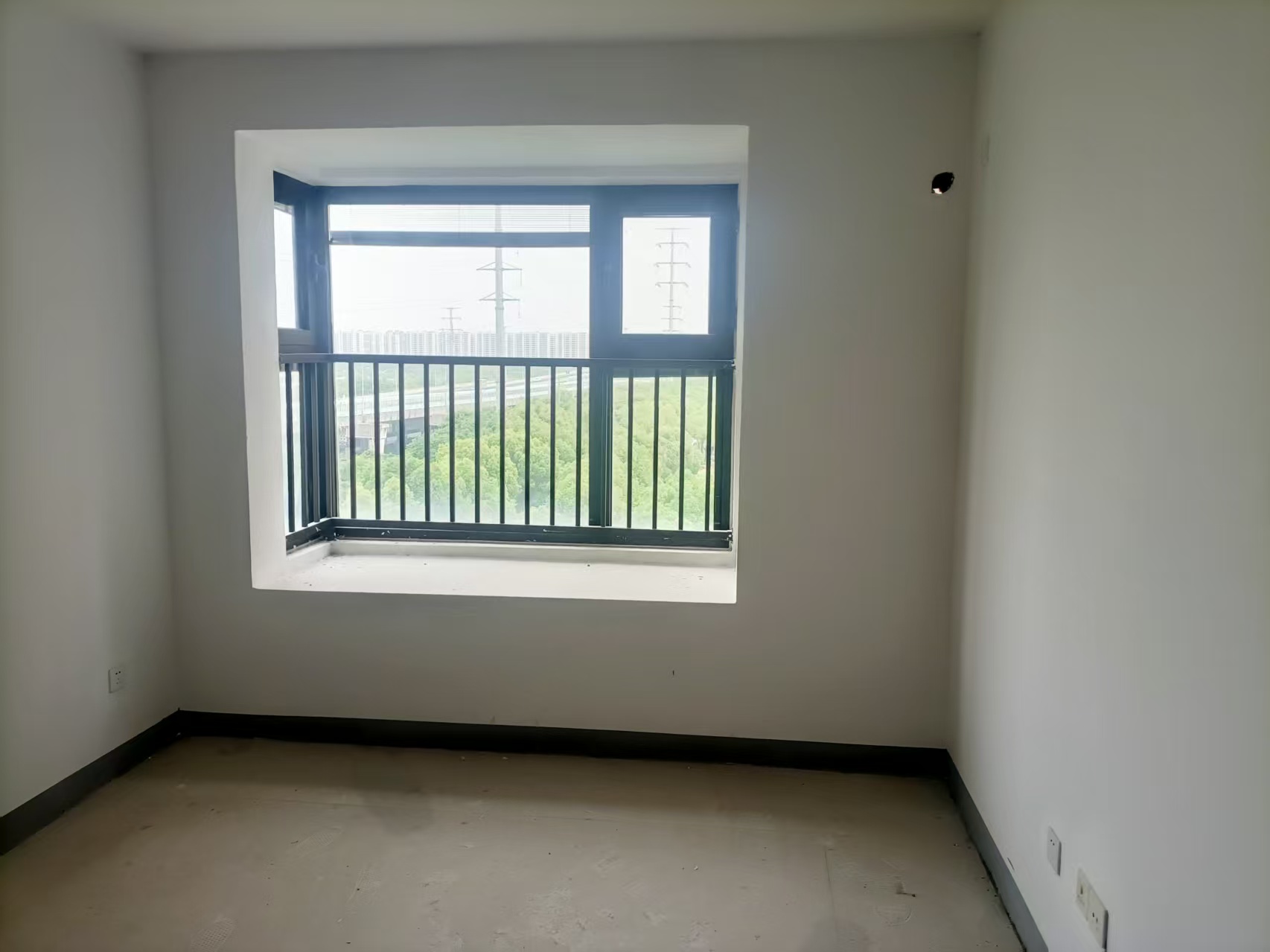 绿地新里城 3室2厅2卫 105m&sup2;