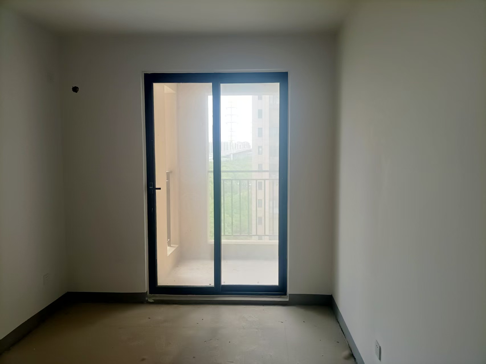 绿地新里城 3室2厅2卫 105m&sup2;