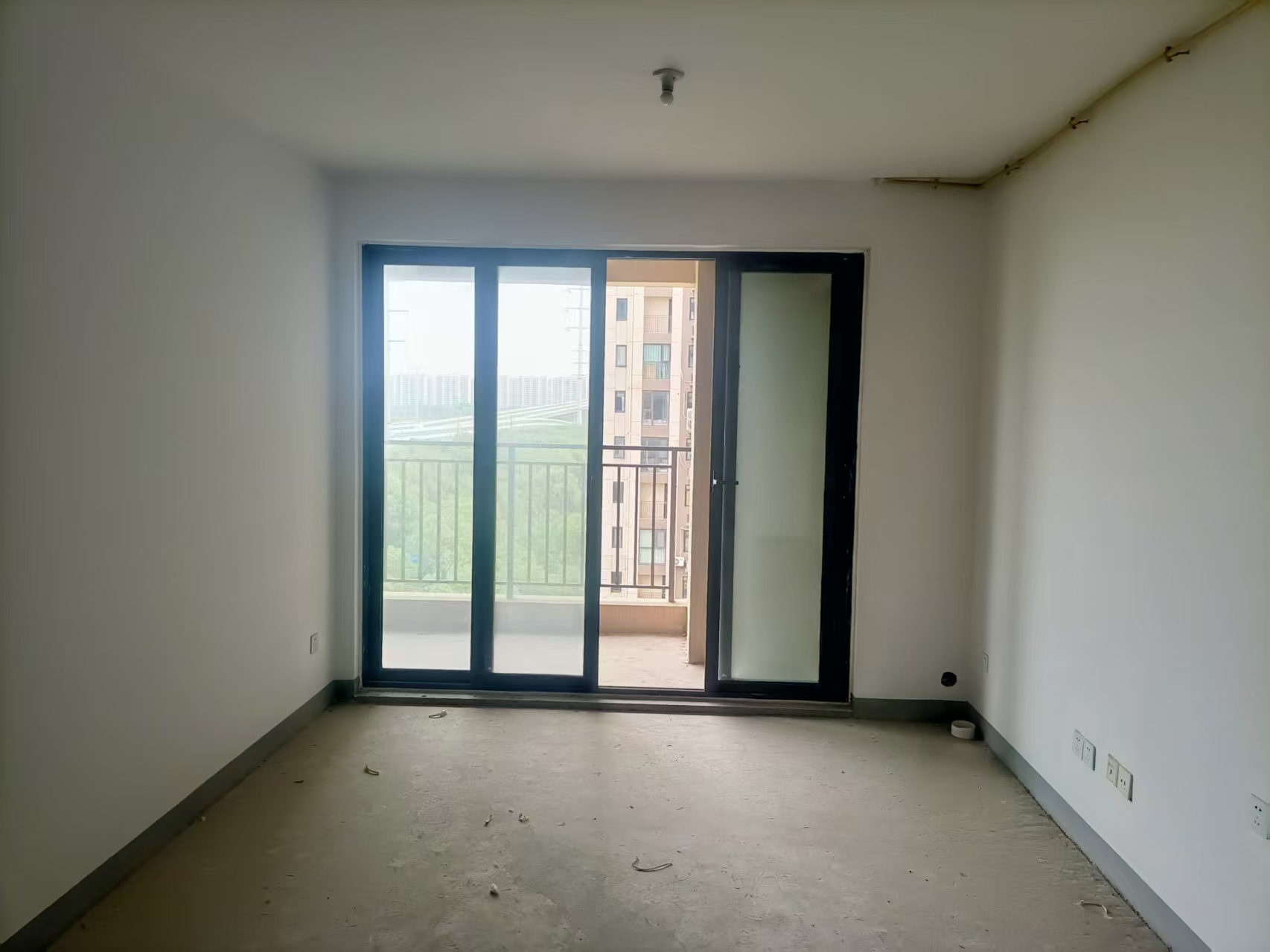 绿地新里城 3室2厅2卫 105m&sup2;