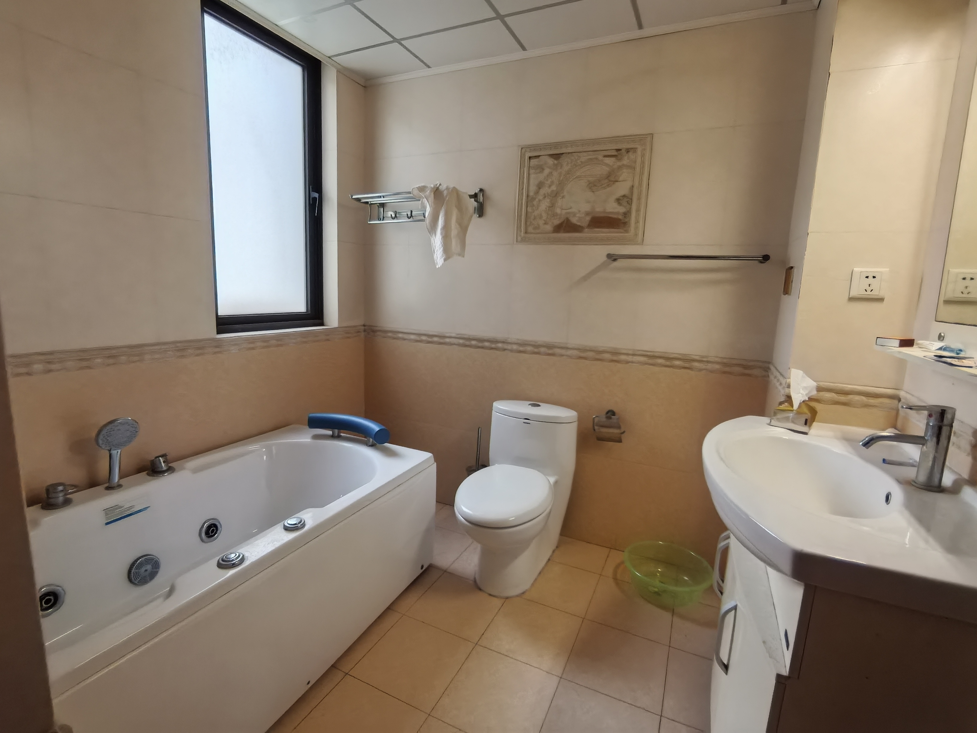 高迪晶城 3室2厅2卫 158m&sup2;