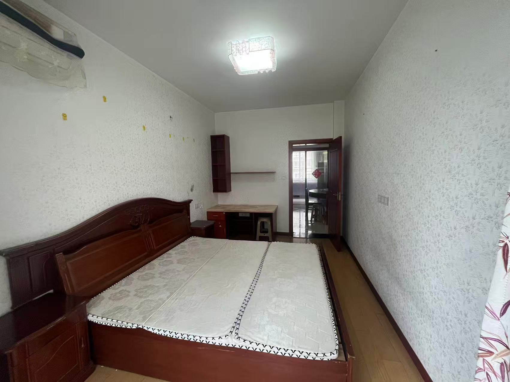 天虹苑 3室2厅1卫 132.00m&sup2;