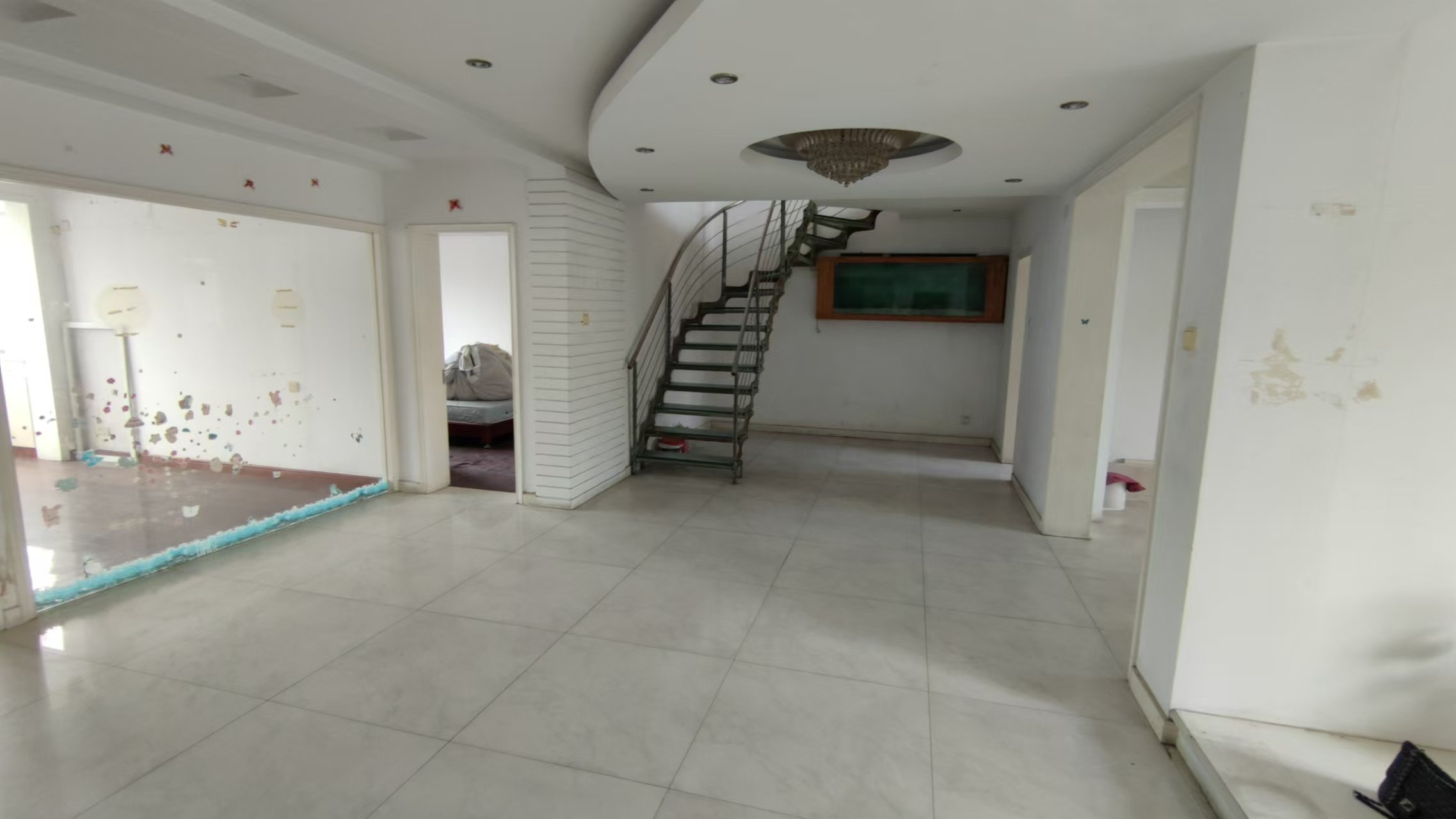 华侨花苑 6室3厅2卫 145m&sup2;