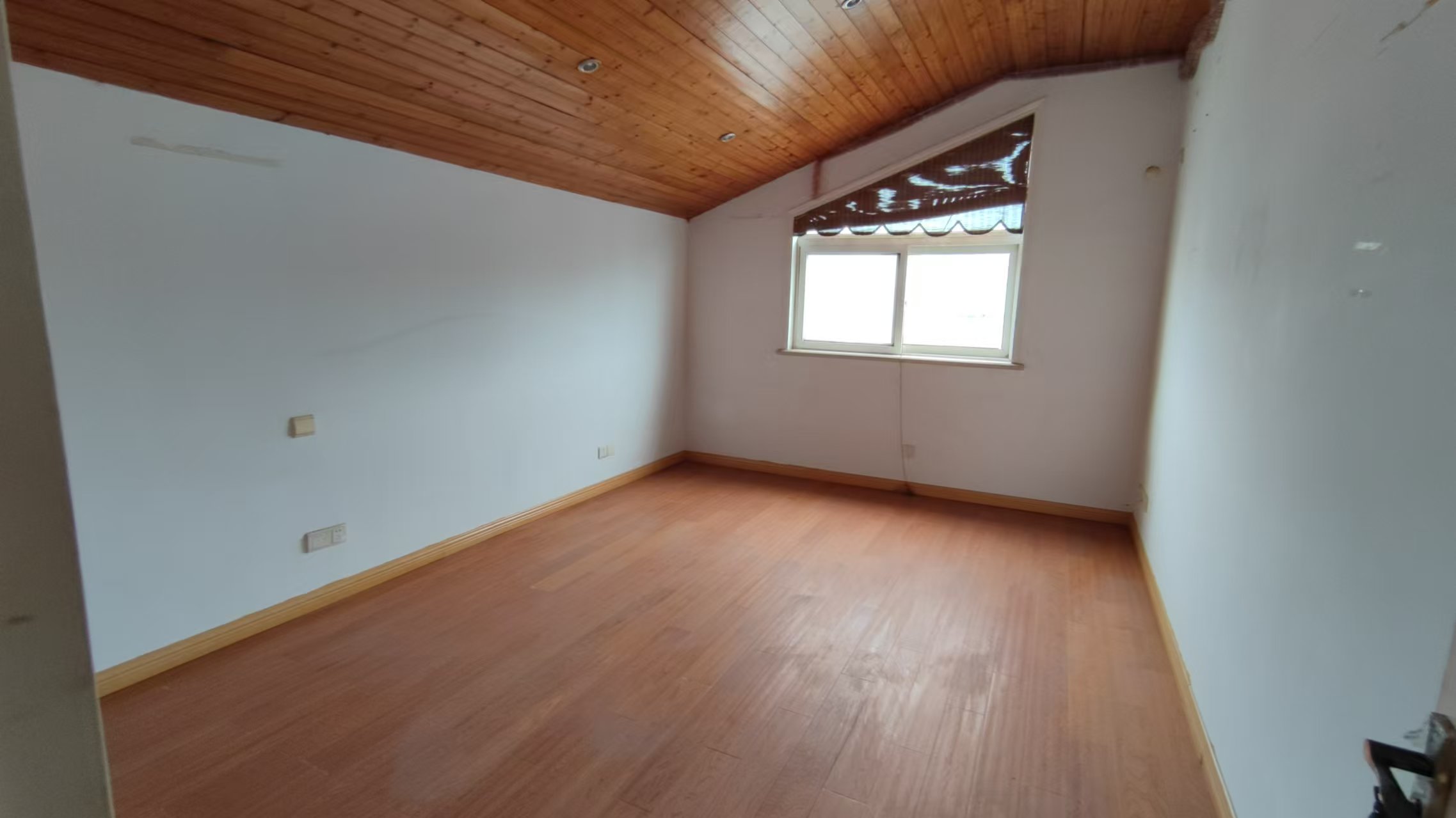 华侨花苑 6室3厅2卫 145m&sup2;