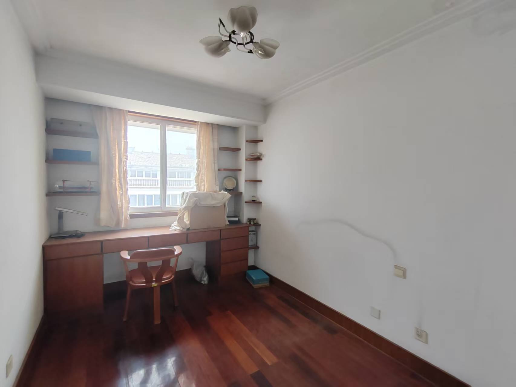虹景园 3室2厅2卫 150m&sup2;