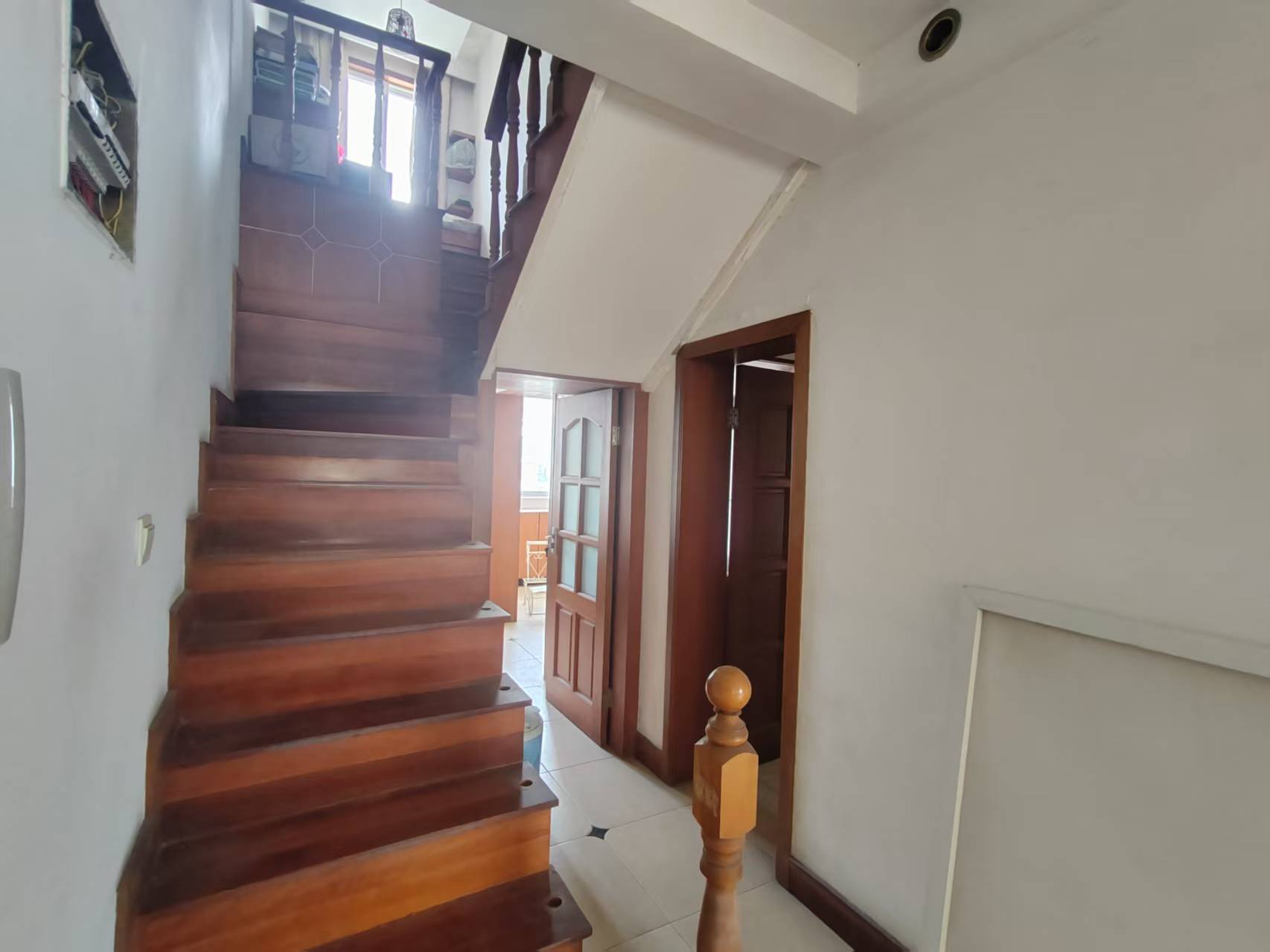 虹景园 3室2厅2卫 150m&sup2;