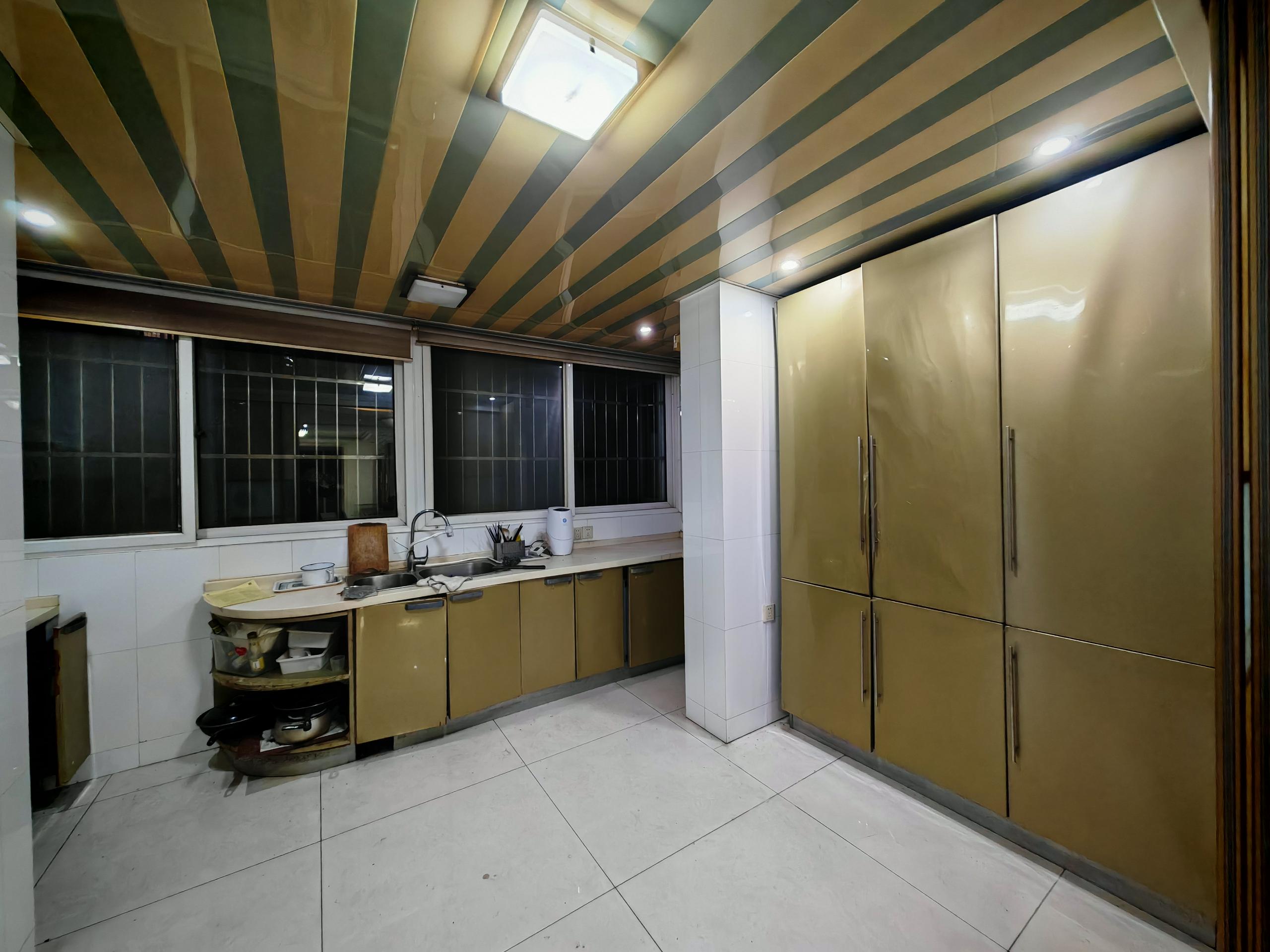 东昇花园 3室2厅1卫 159.43m&sup2;
