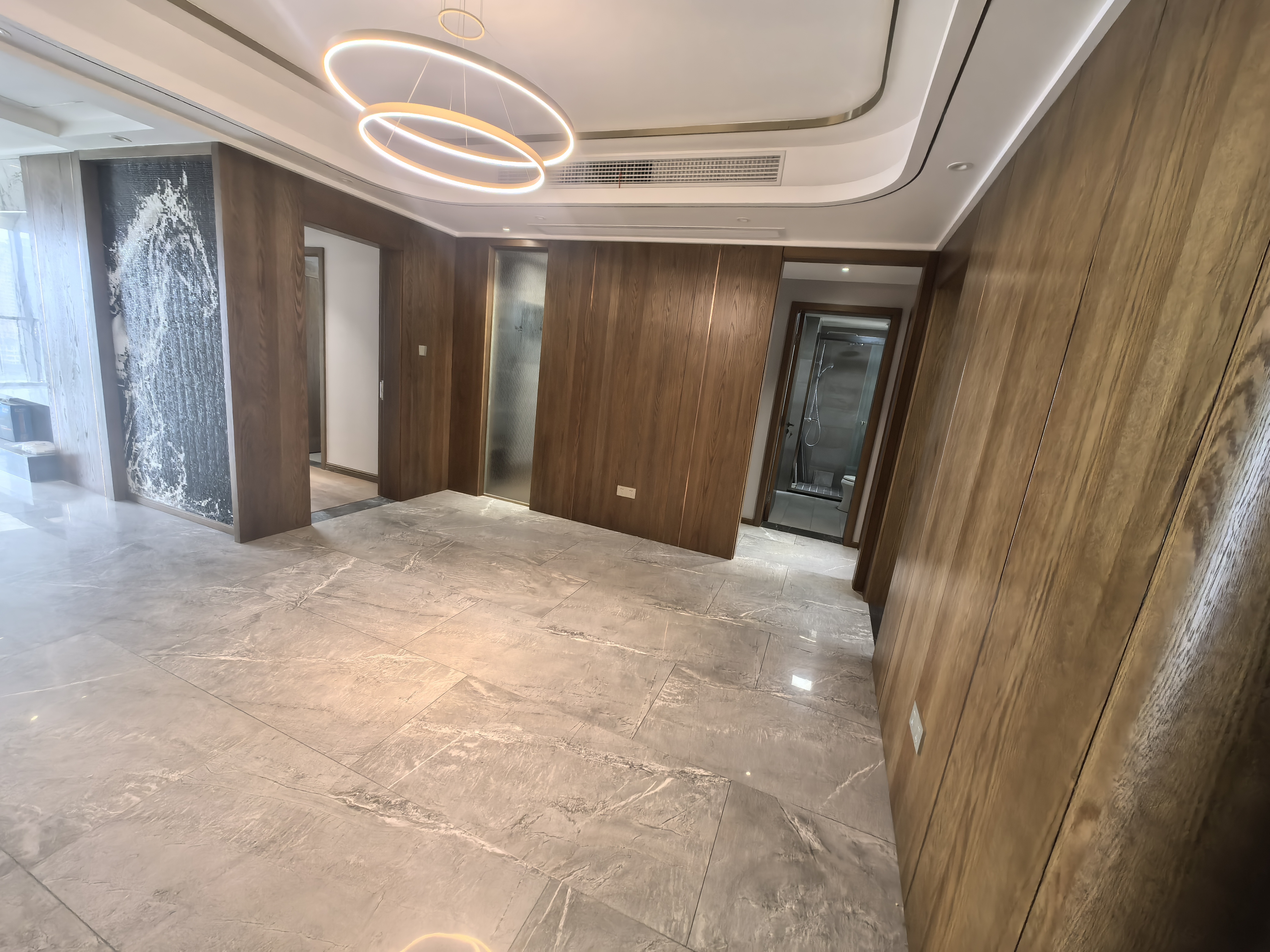 南山湖一号 4室2厅2卫 180m²