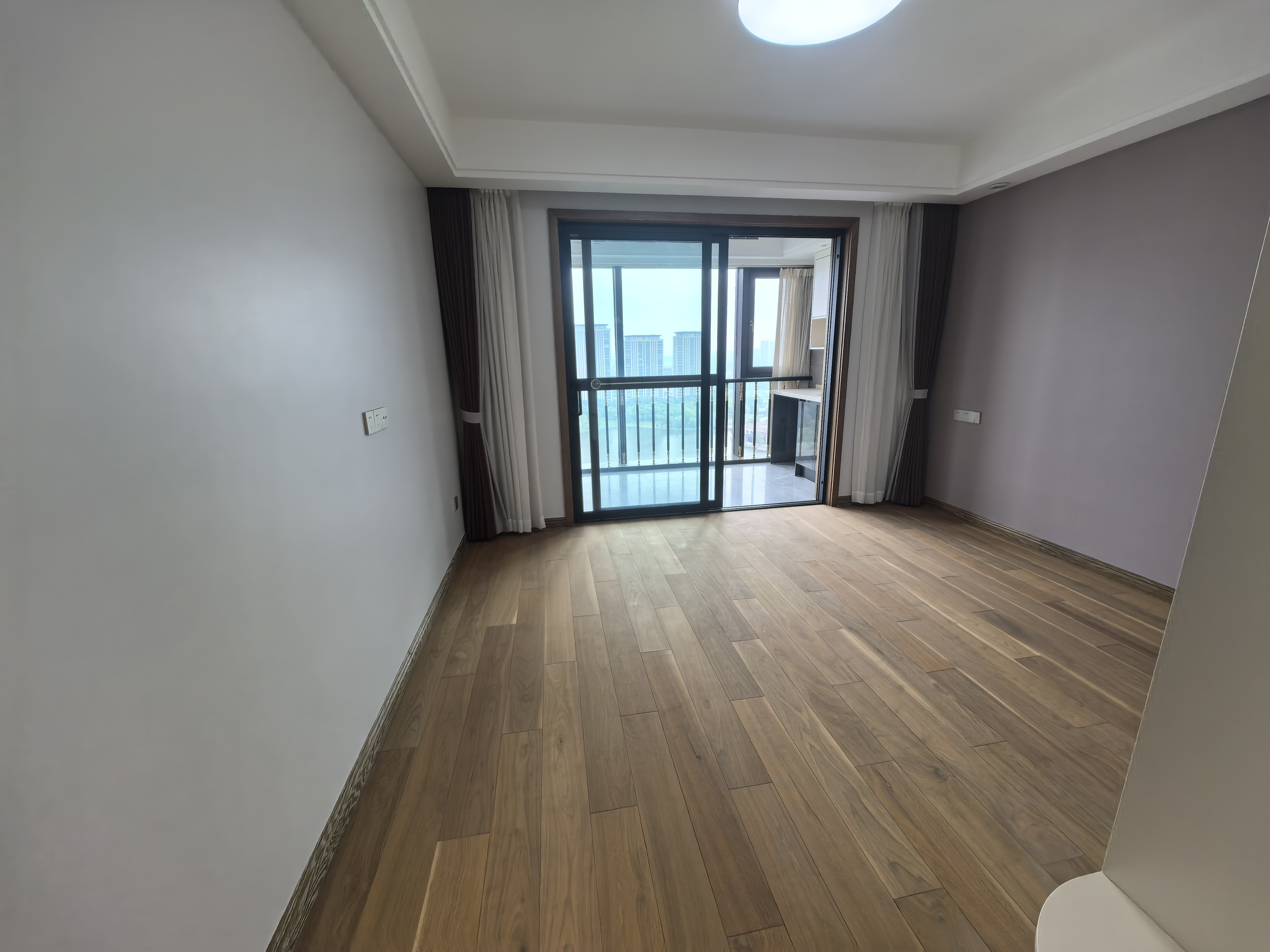 南山湖一号 4室2厅2卫 180m&sup2;