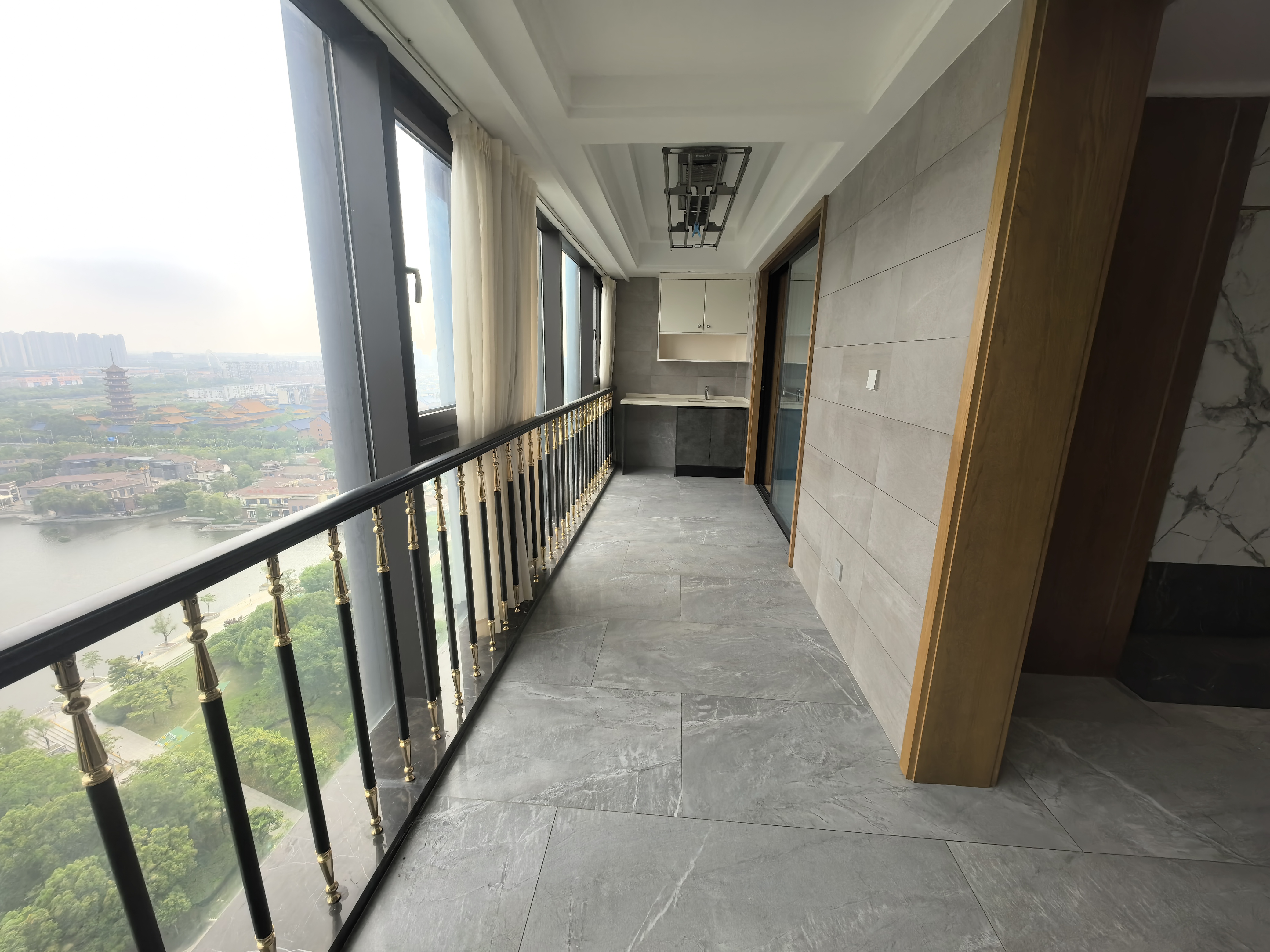 南山湖一号 4室2厅2卫 180m&sup2;
