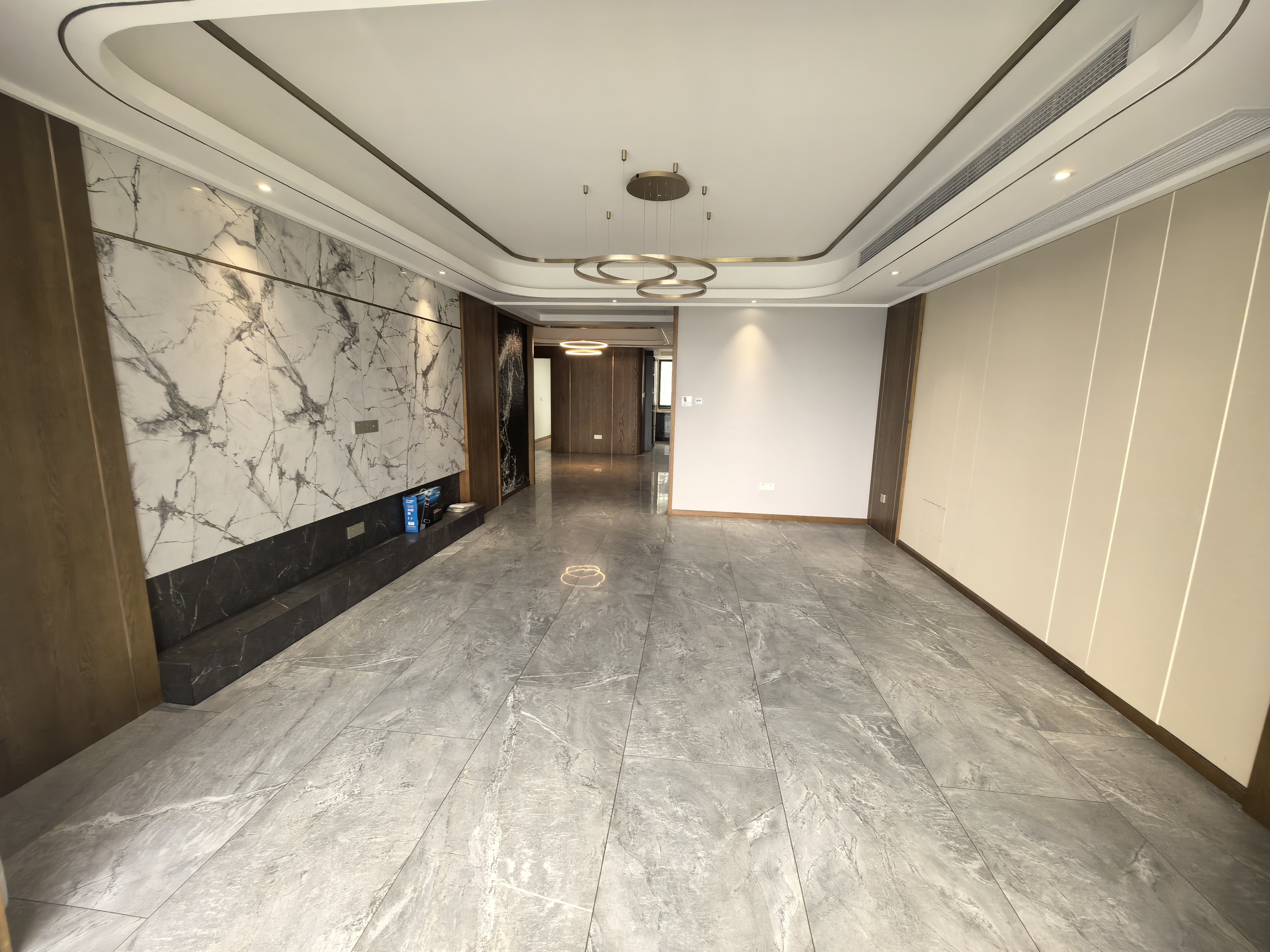 南山湖一号 4室2厅2卫 180m&sup2;