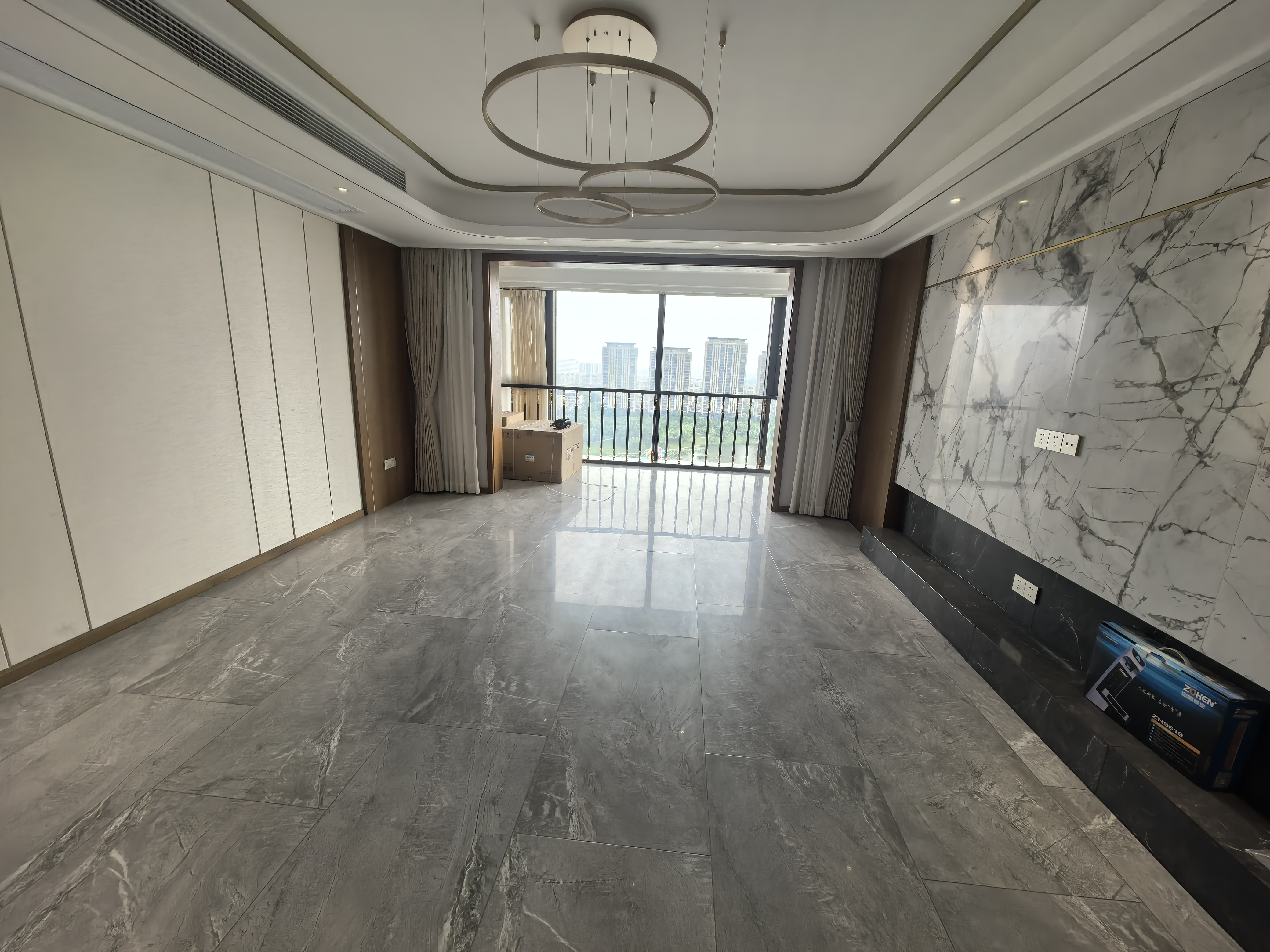 南山湖一号 4室2厅2卫 180m&sup2;