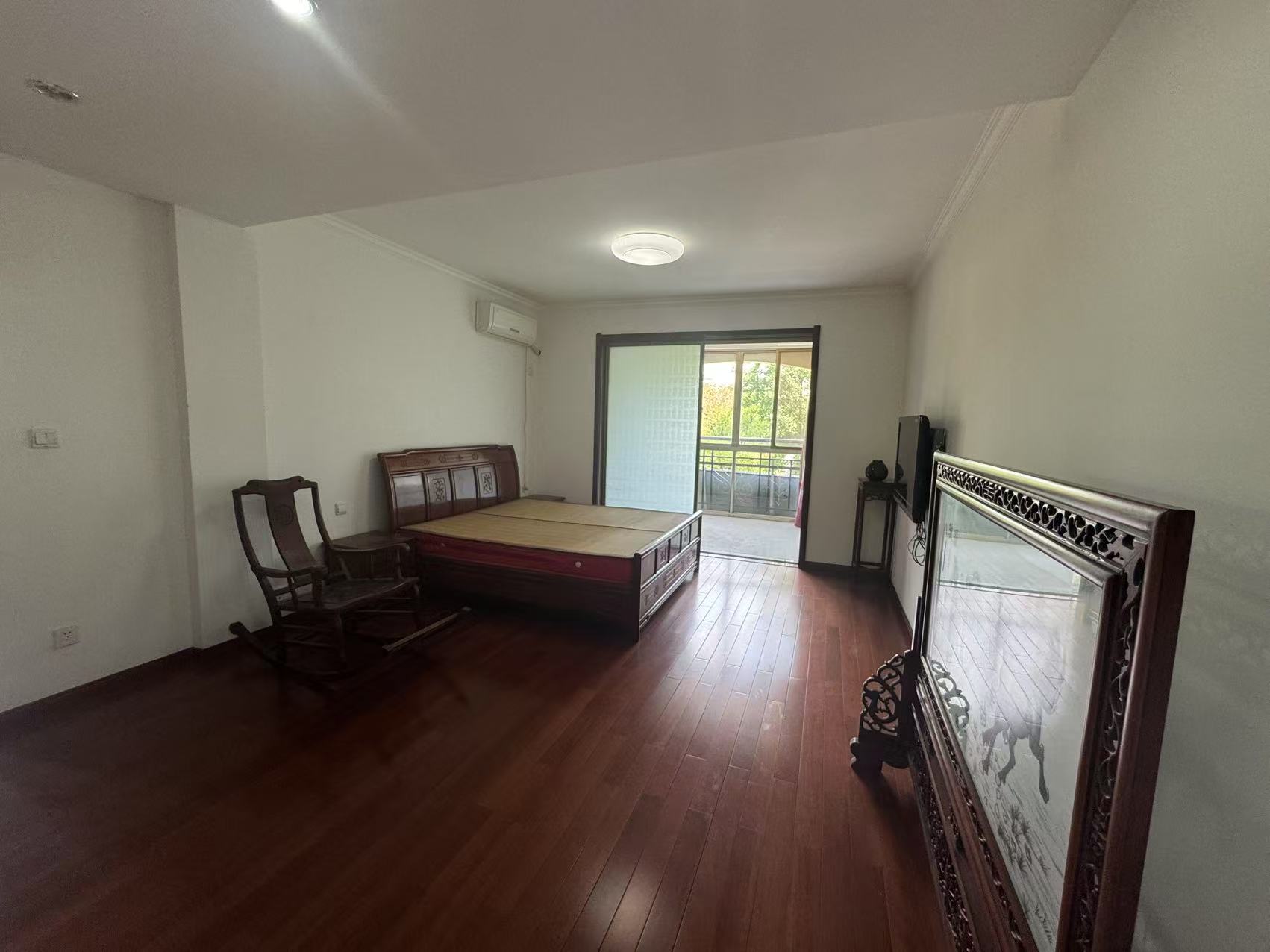 优山美地花园南区 4室2厅3卫 210.81m&sup2;